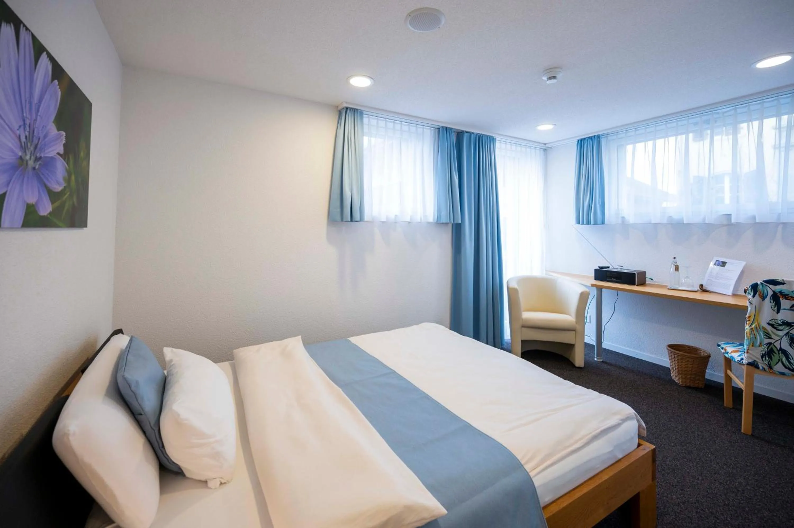 Photo of the whole room, Bed in Hotel Ochsen Rapperswil/BE