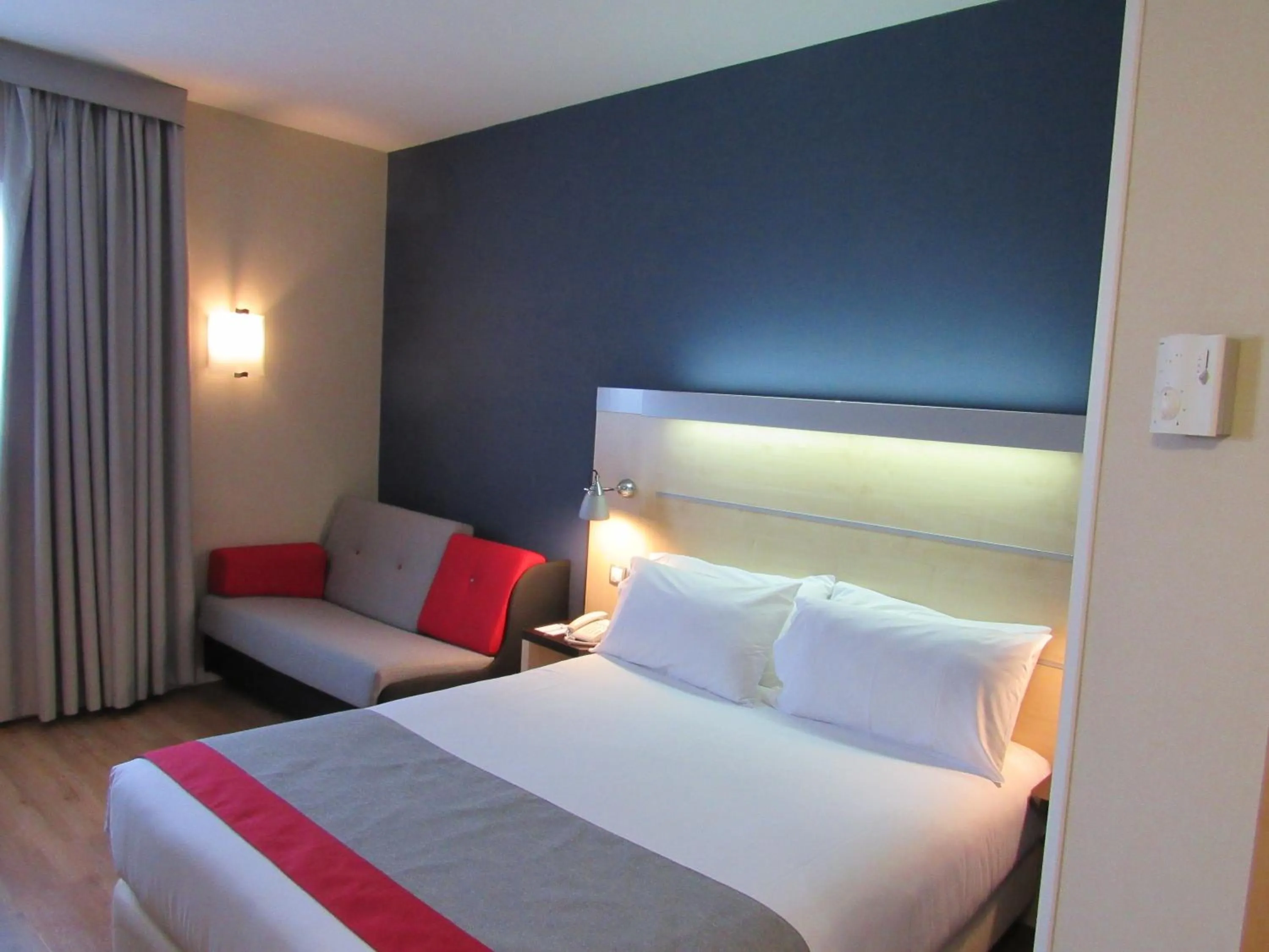 Photo of the whole room, Bed in Holiday Inn Express Valencia Bonaire by IHG