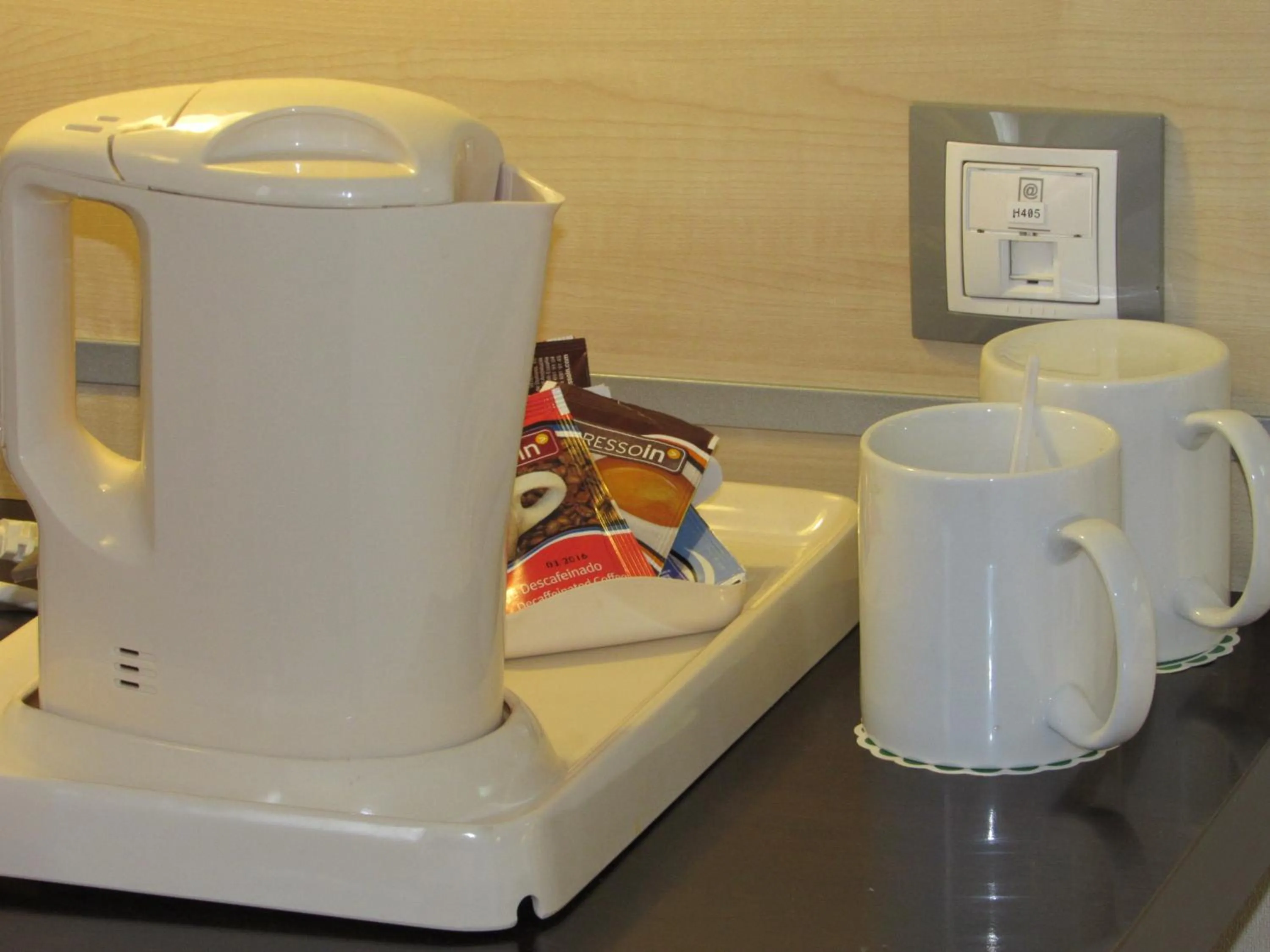 Coffee/tea facilities in Holiday Inn Express Valencia Bonaire by IHG