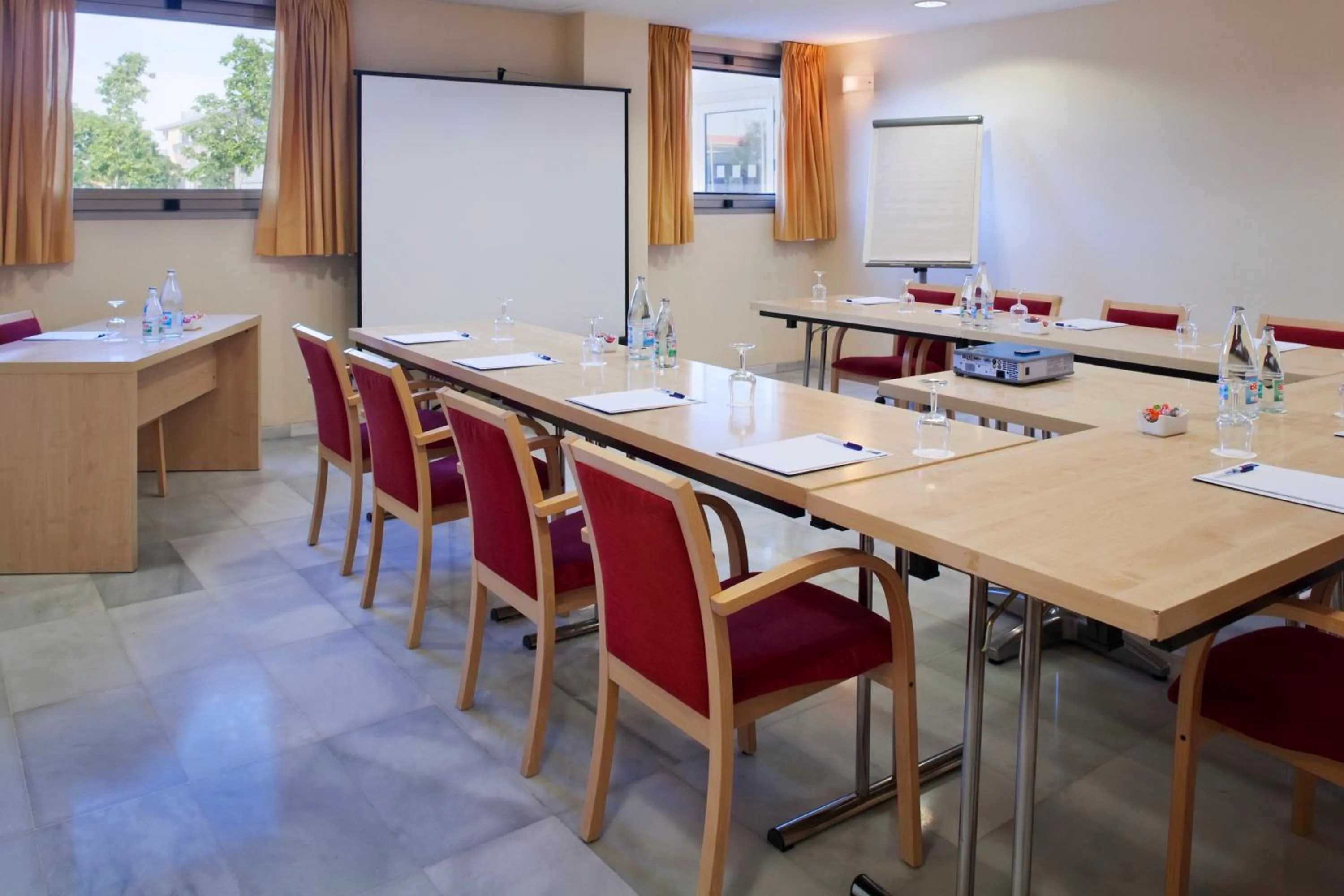 Meeting/conference room in Holiday Inn Express Valencia Bonaire by IHG