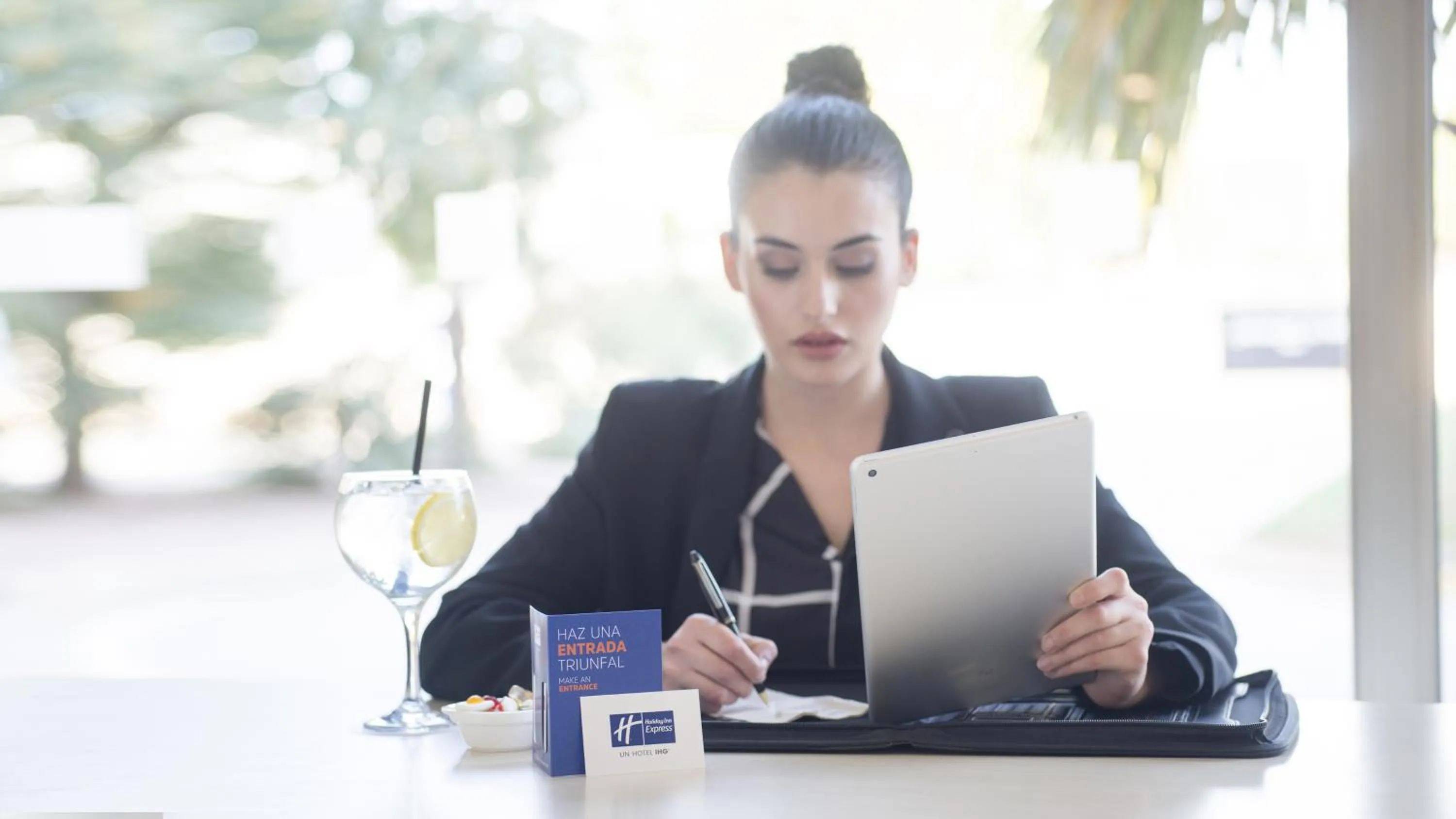 People in Holiday Inn Express Valencia Bonaire by IHG