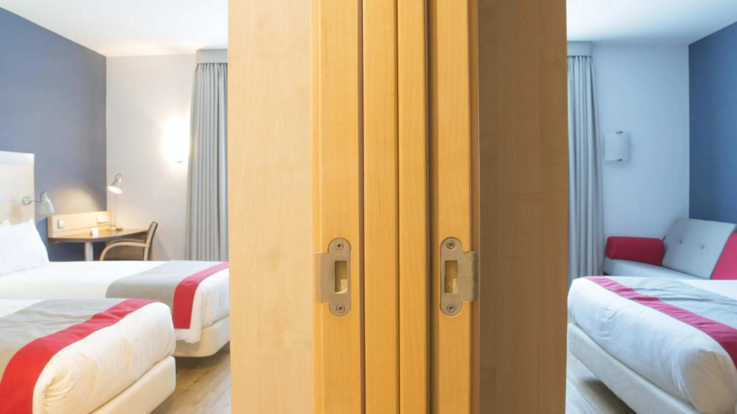 Bed in Holiday Inn Express Valencia Bonaire by IHG