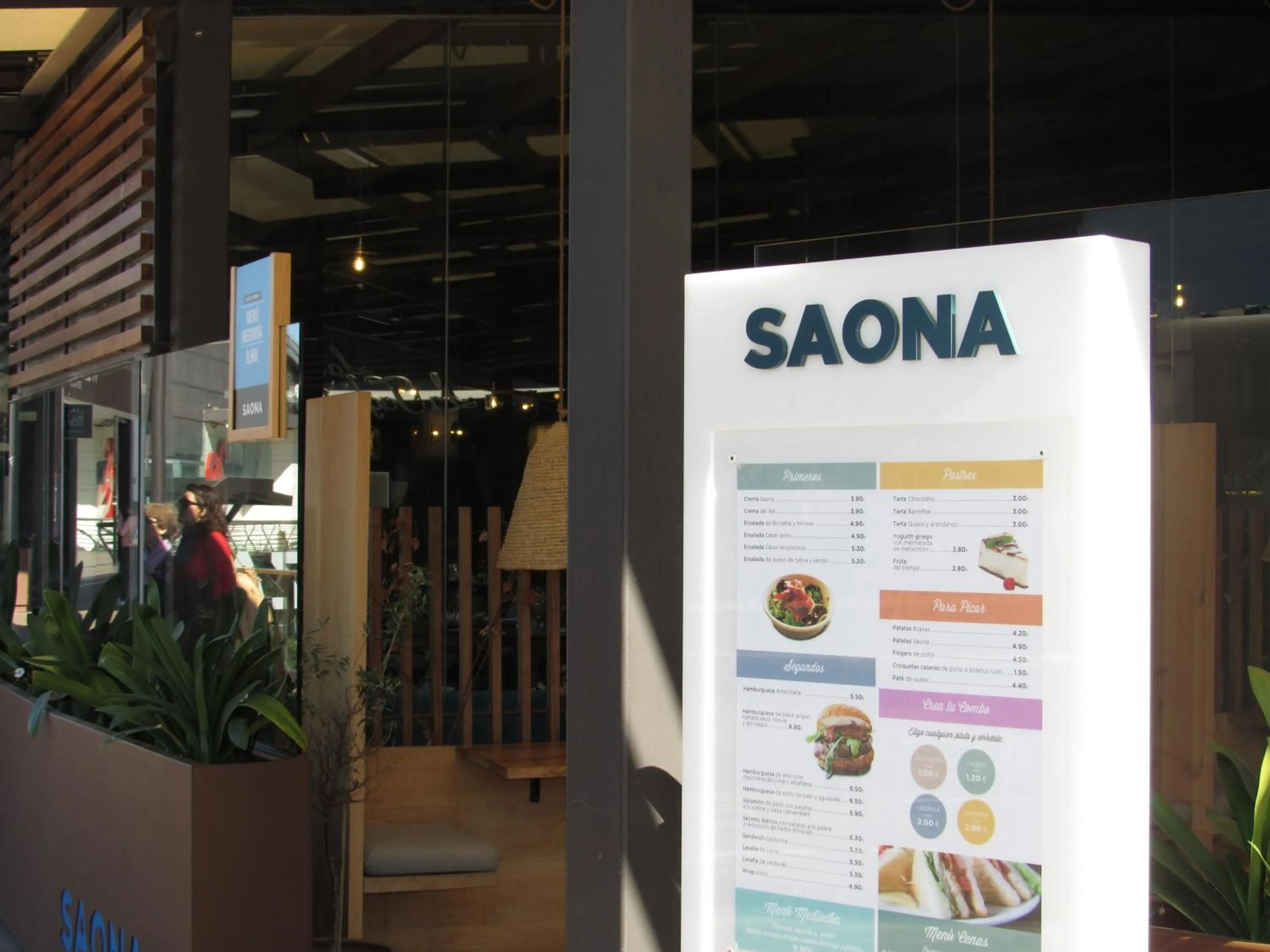 Meals in Holiday Inn Express Valencia Bonaire by IHG