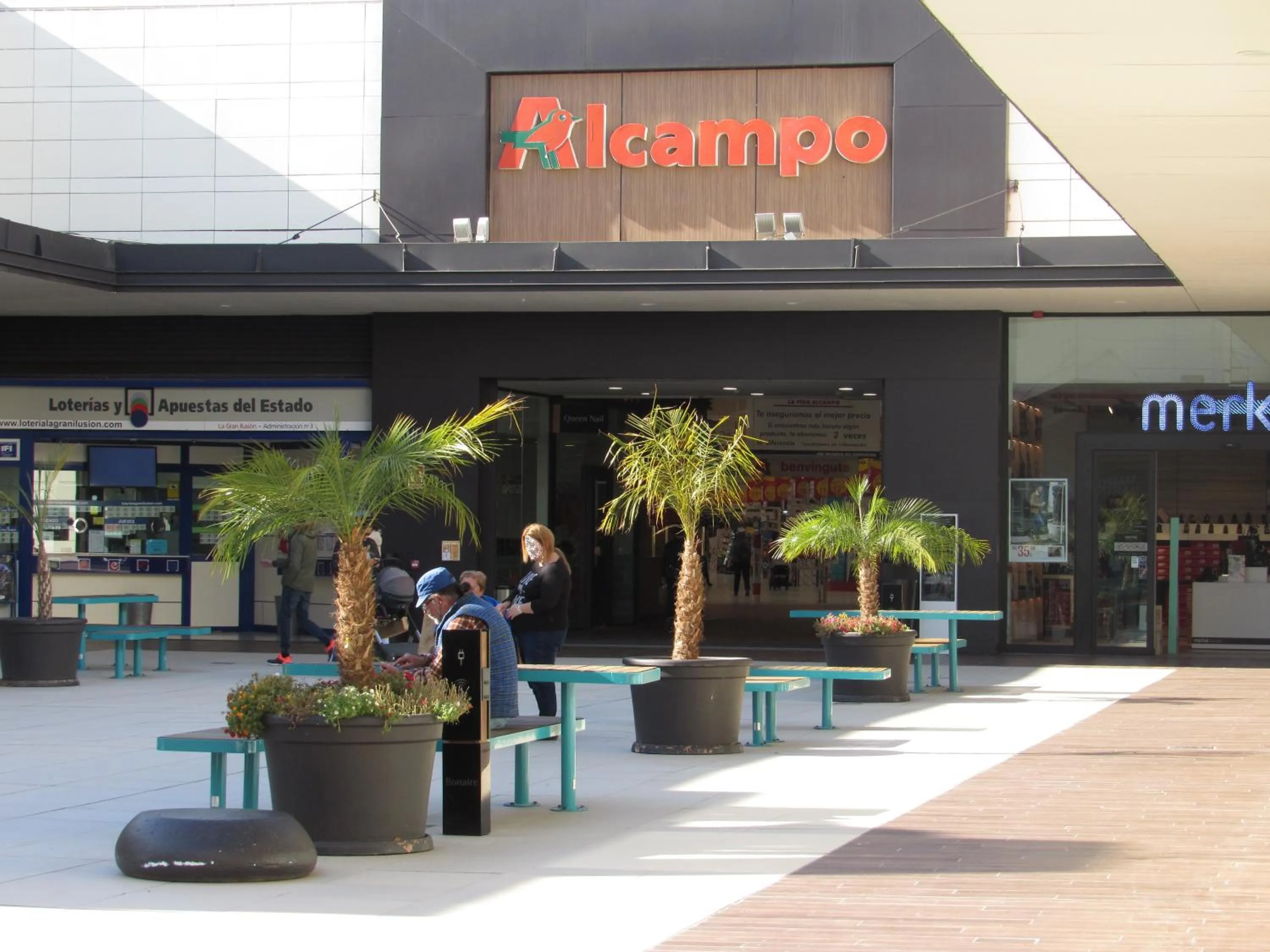 Supermarket/grocery shop in Holiday Inn Express Valencia Bonaire by IHG