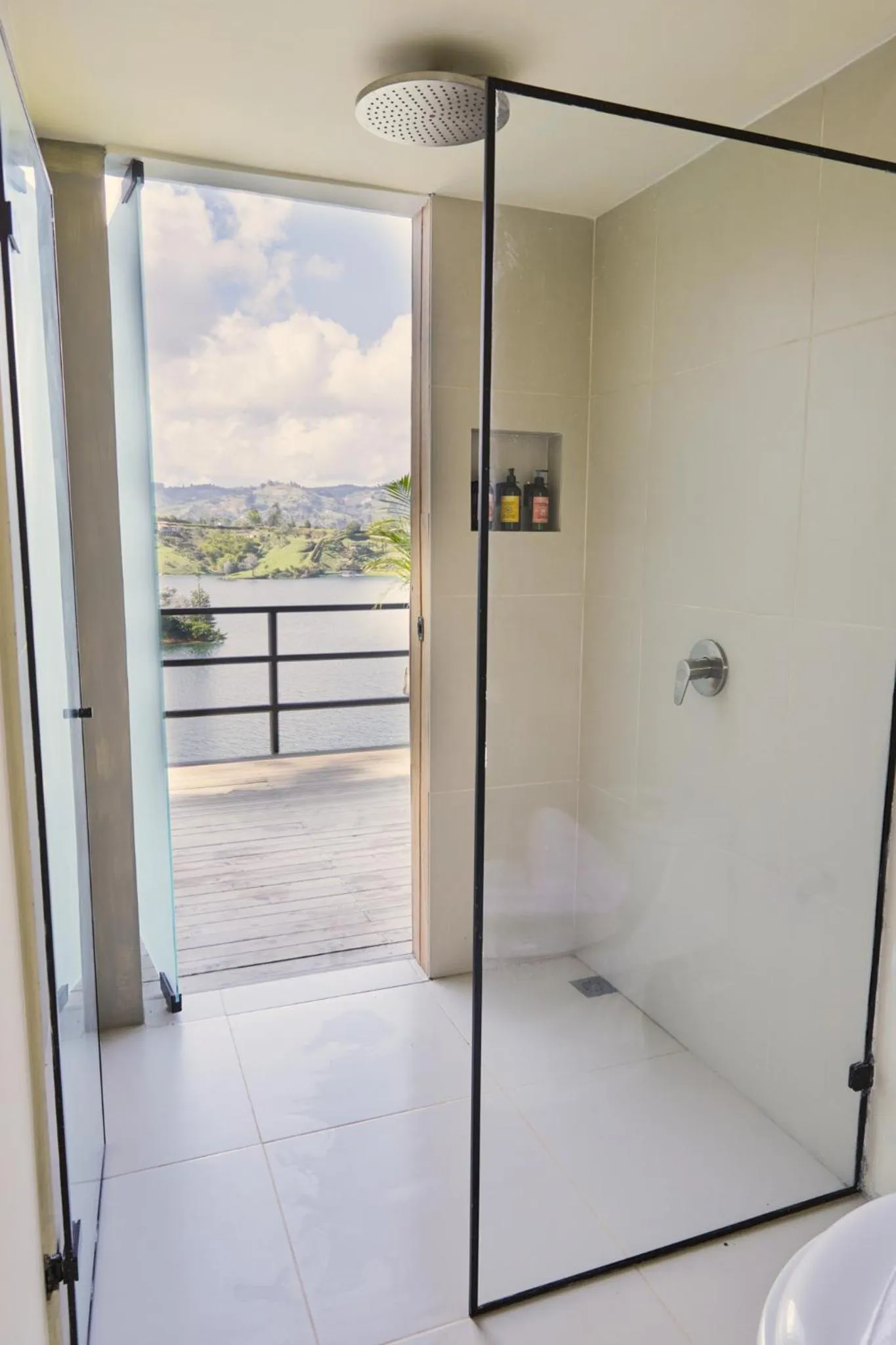 Bathroom, Bed in La Pausa Hotelbistro