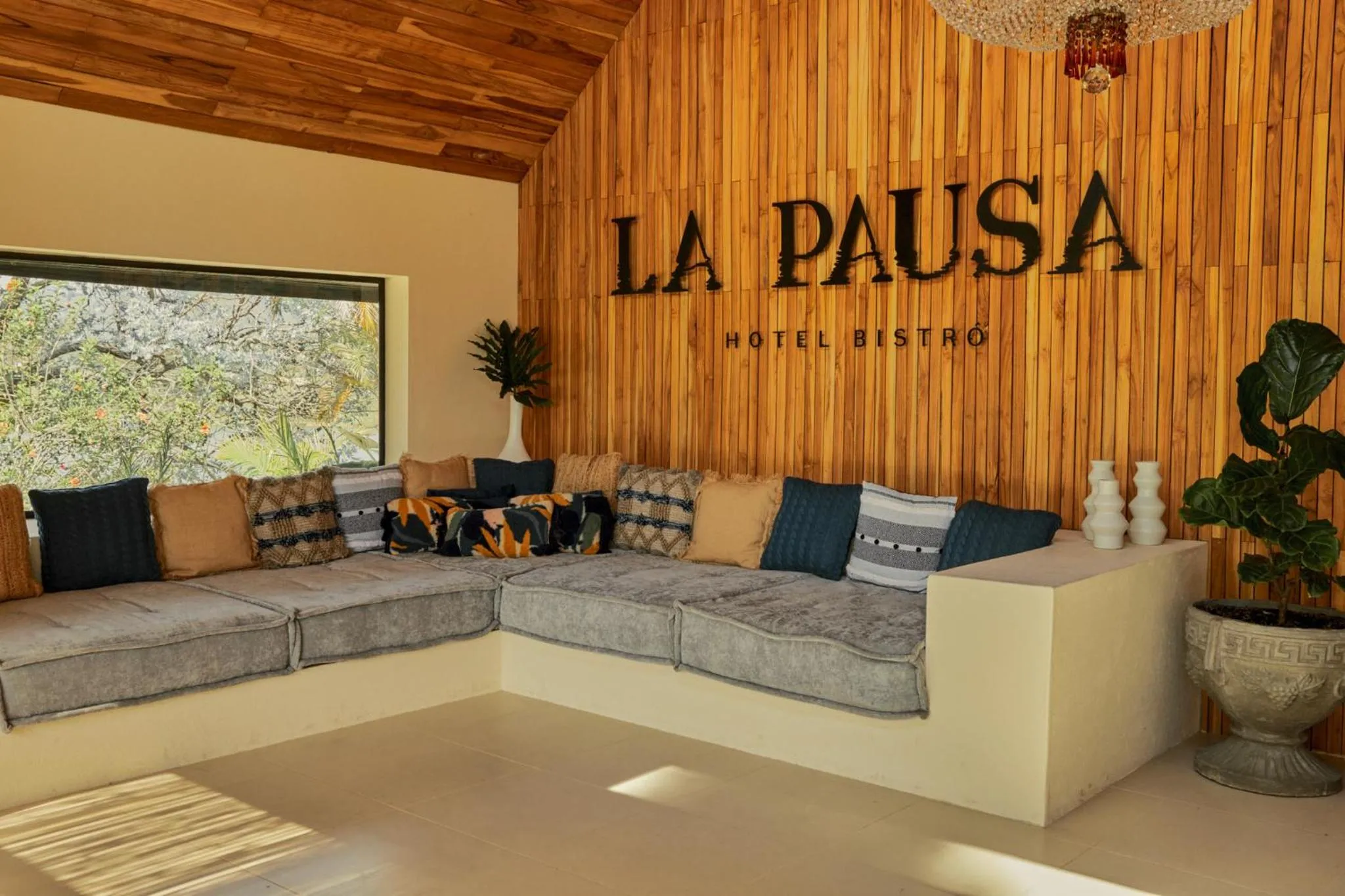 Lobby or reception in La Pausa Hotelbistro