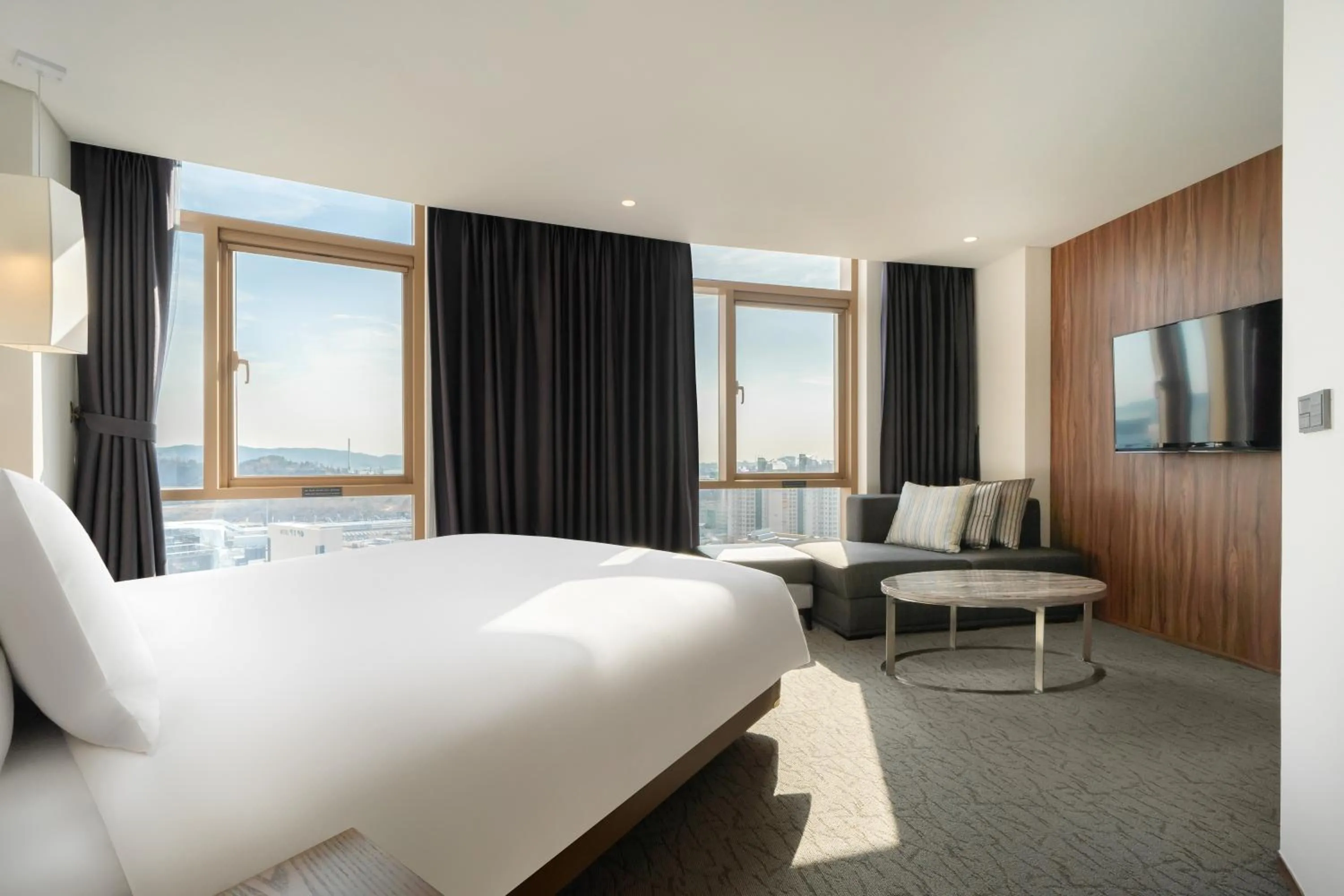 Living room, Bed in Staz Hotel Ulsan