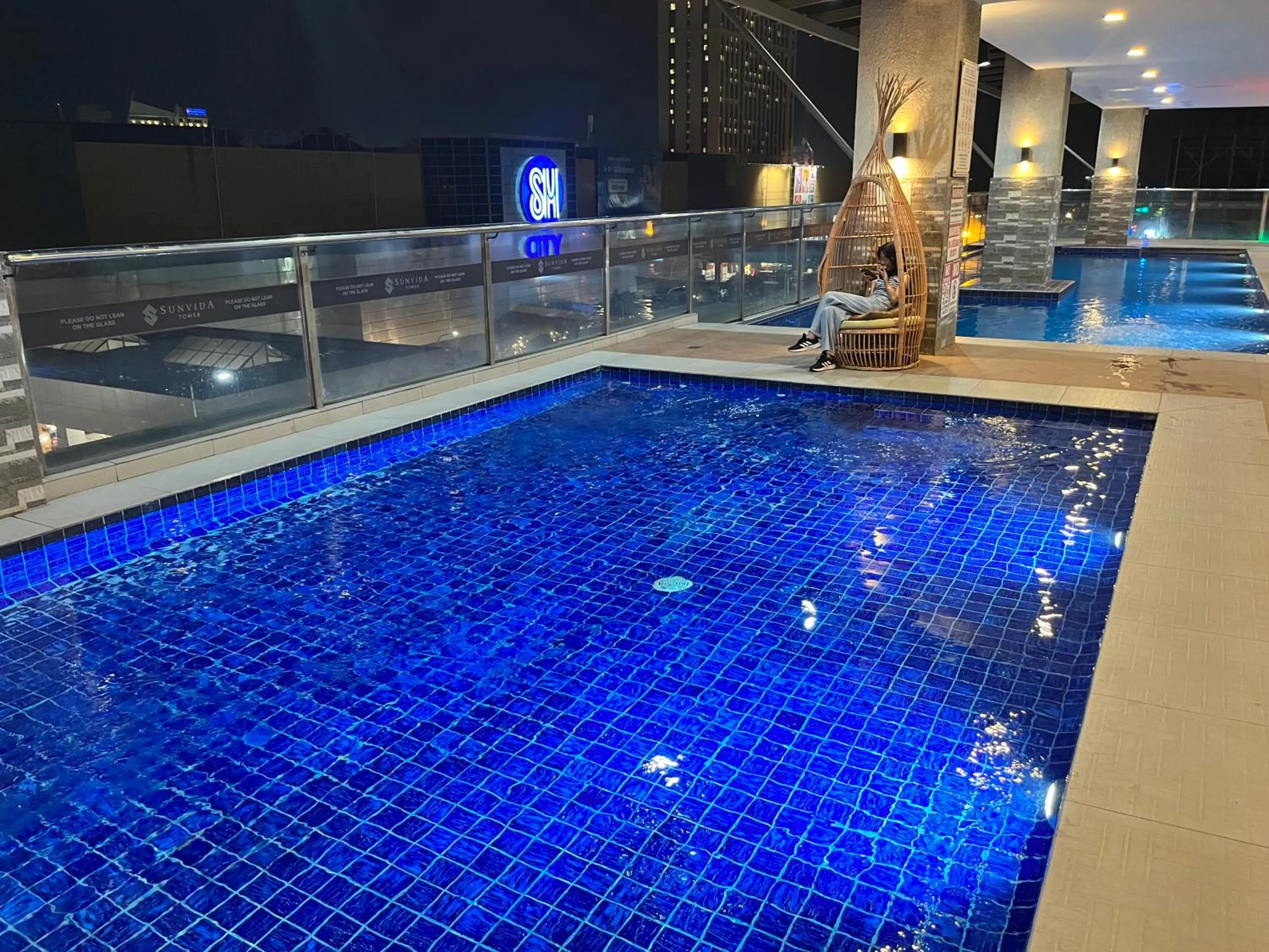  in Neat and Cozy Minimalist Studio