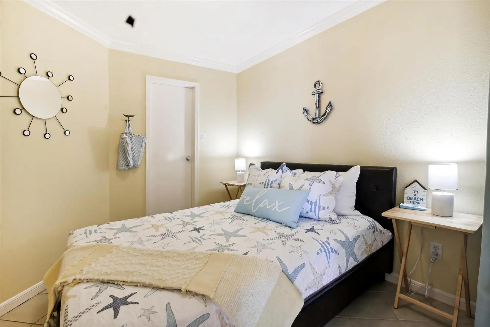 Property building, Bed in Victorian 6106 - Seaside Suite