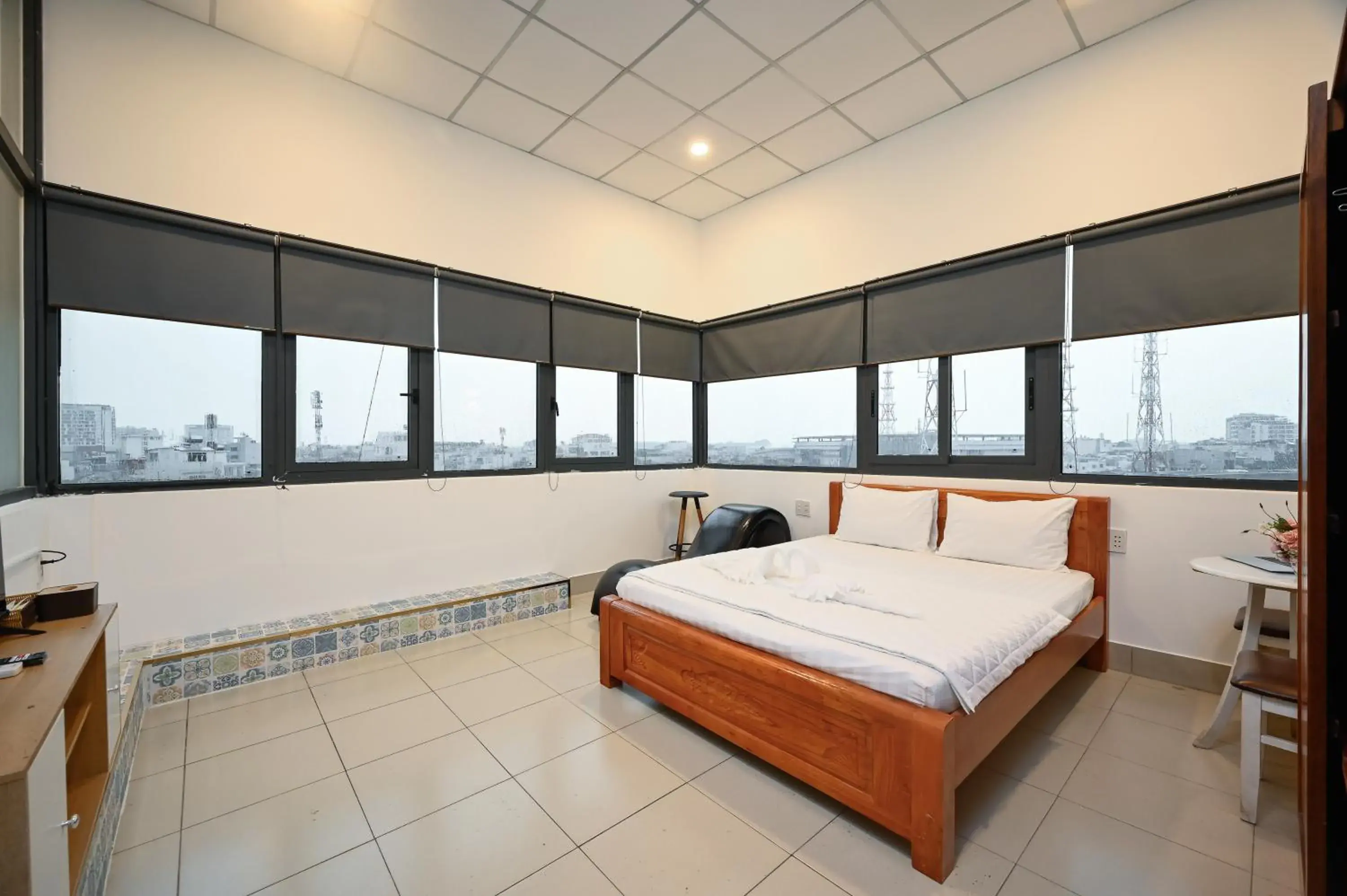 Suite with City View in Yoyo Airport Saigon Hotel Suite with City View in Yoyo Airport Saigon Hotel