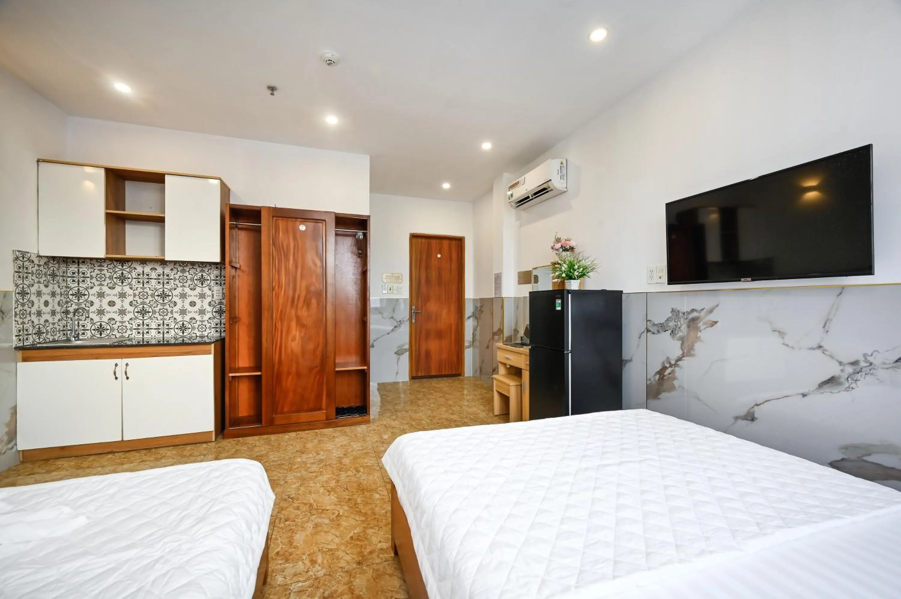 Bed in Yoyo Airport Saigon Hotel