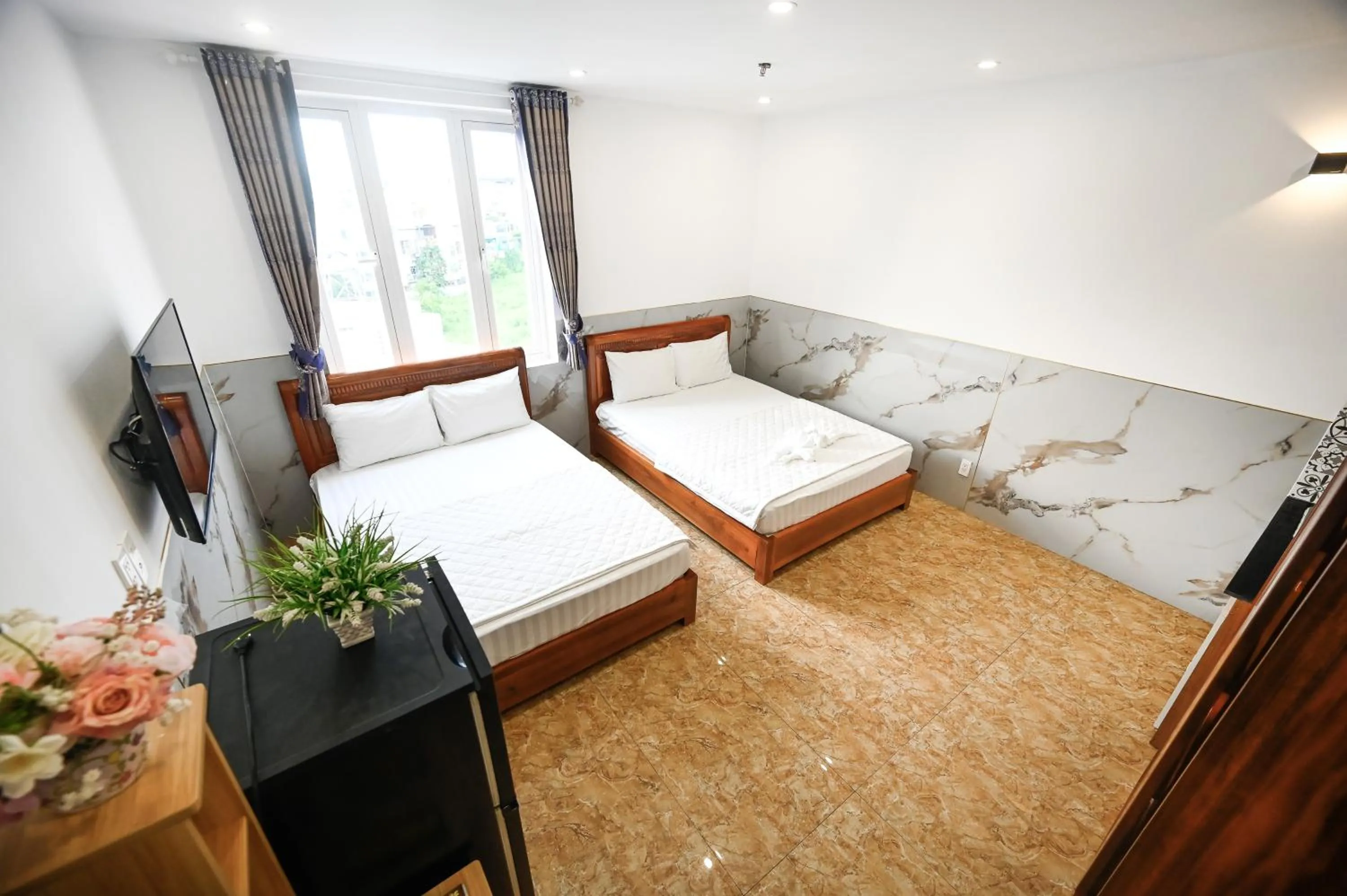 Bed in Yoyo Airport Saigon Hotel