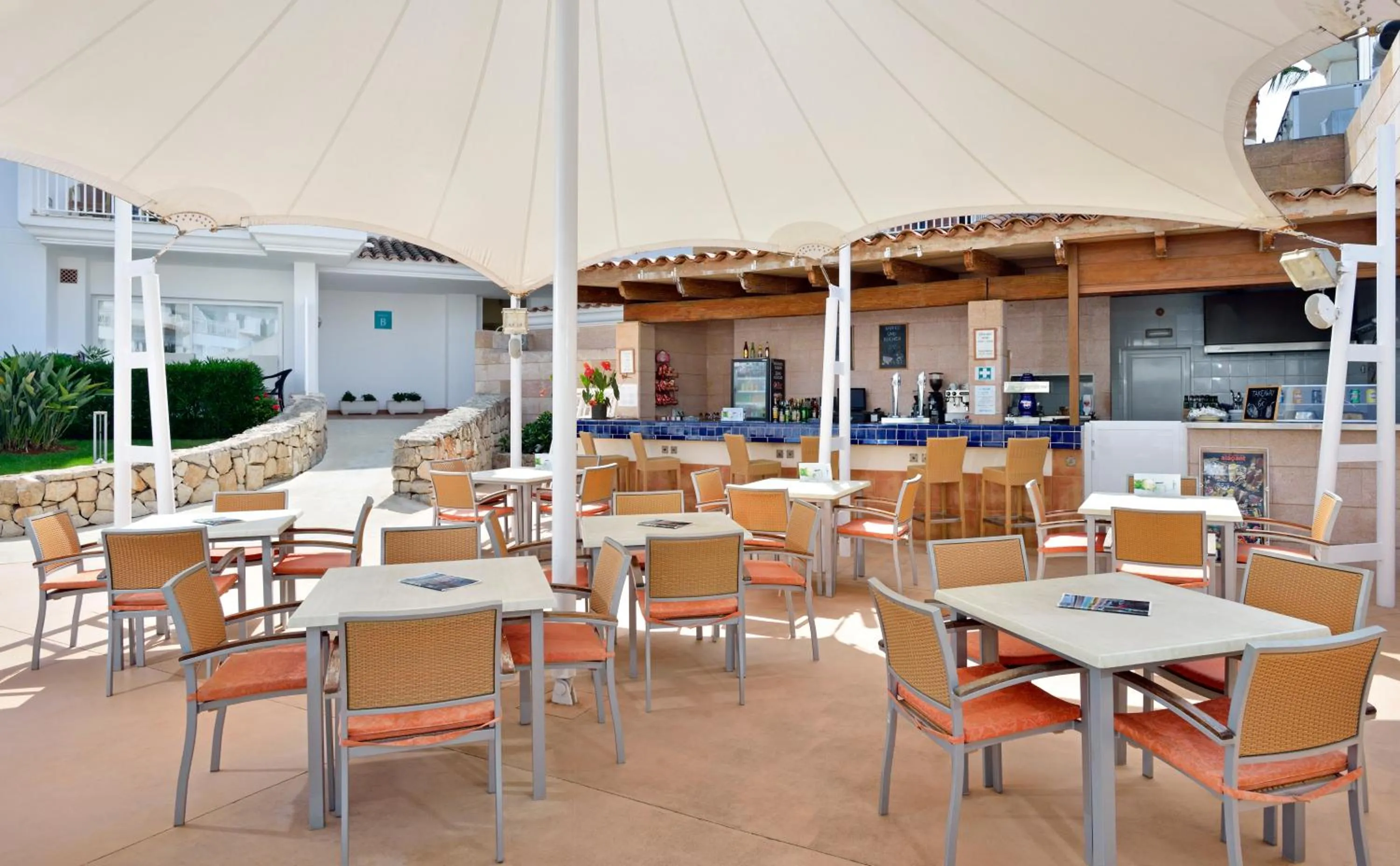 Restaurant/places to eat in Aparthotel Isla de Cabrera