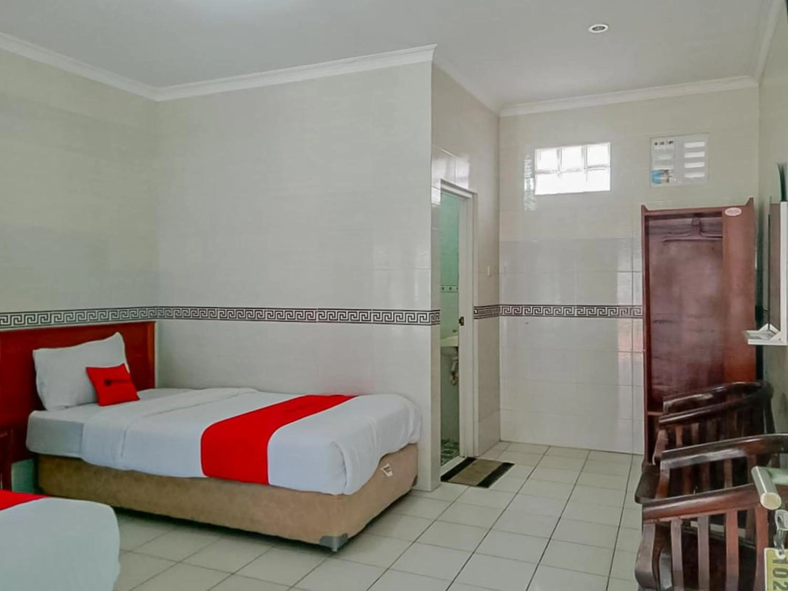Bedroom, Bed in RedDoorz Syariah @ Hotel Sidomulyo Pacitan