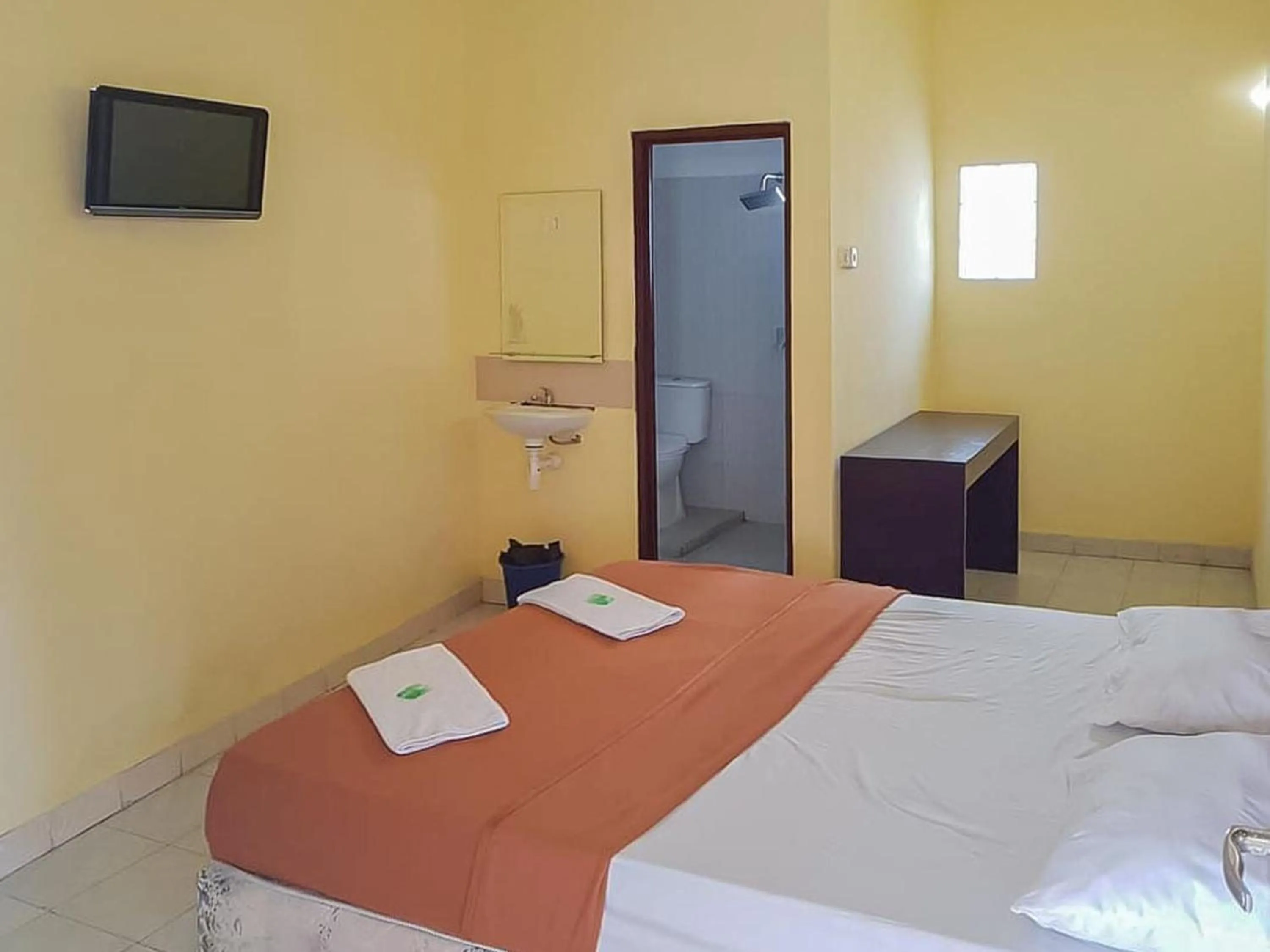 Bedroom, Bed in RedDoorz Syariah @ Hotel Sidomulyo Pacitan