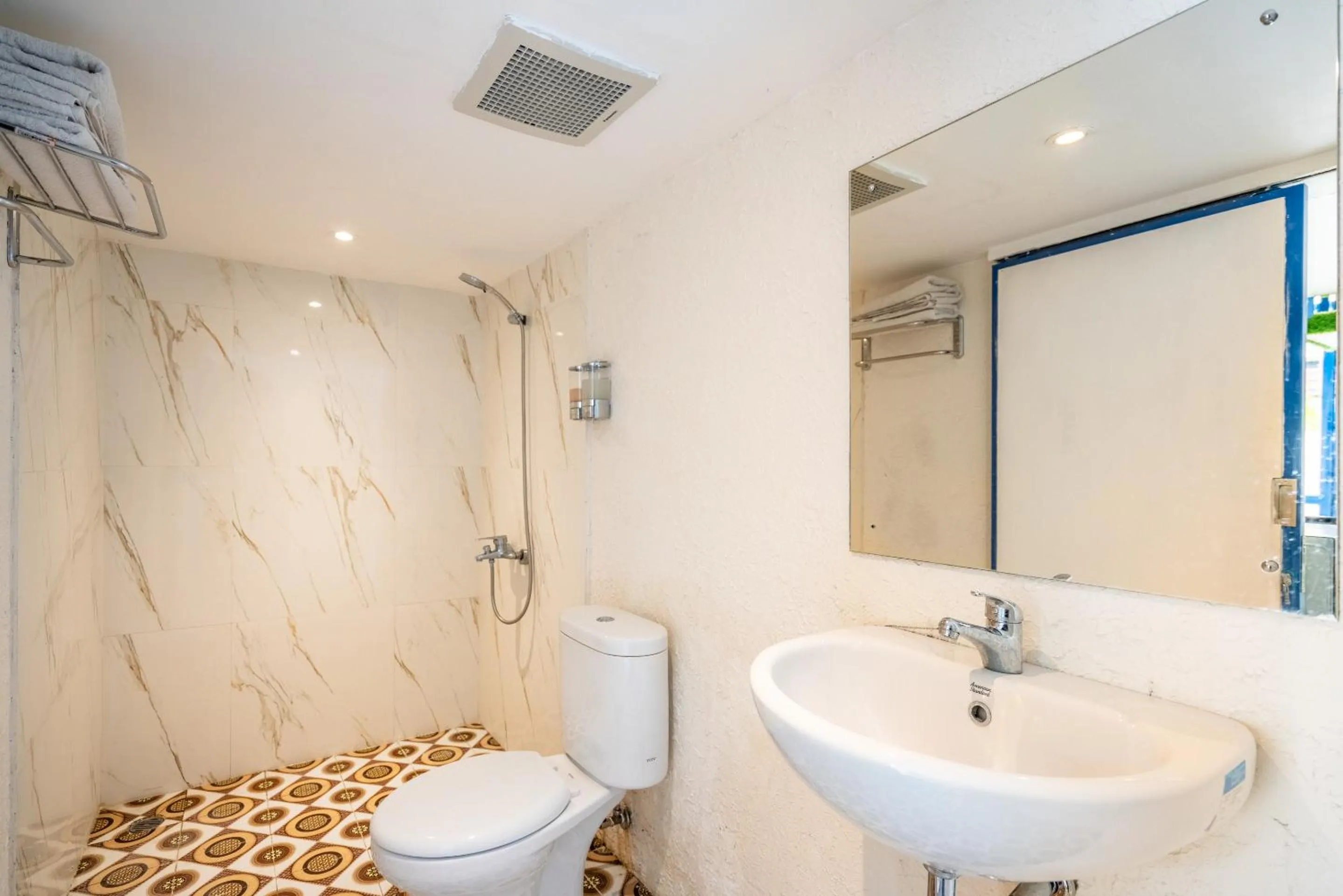 Bathroom in Anny Guesthouse by ecommerceloka