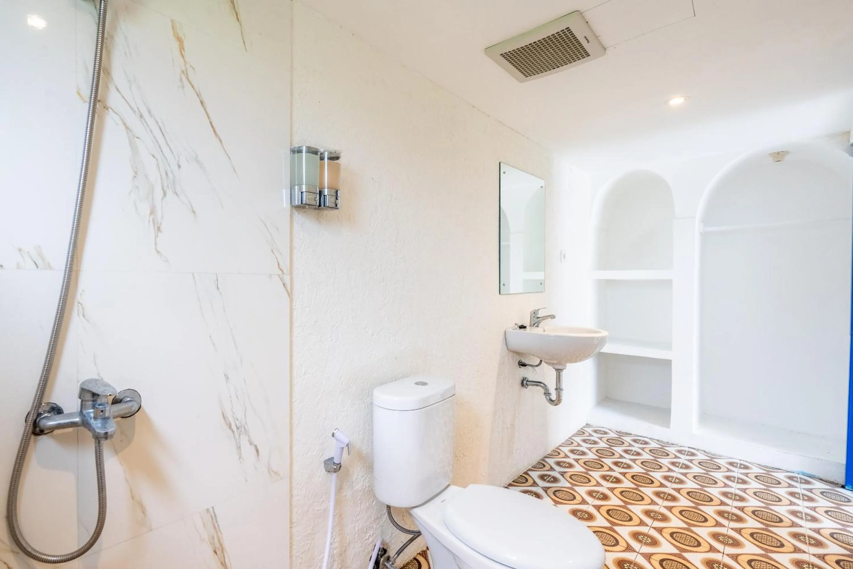 Bathroom in Anny Guesthouse by ecommerceloka