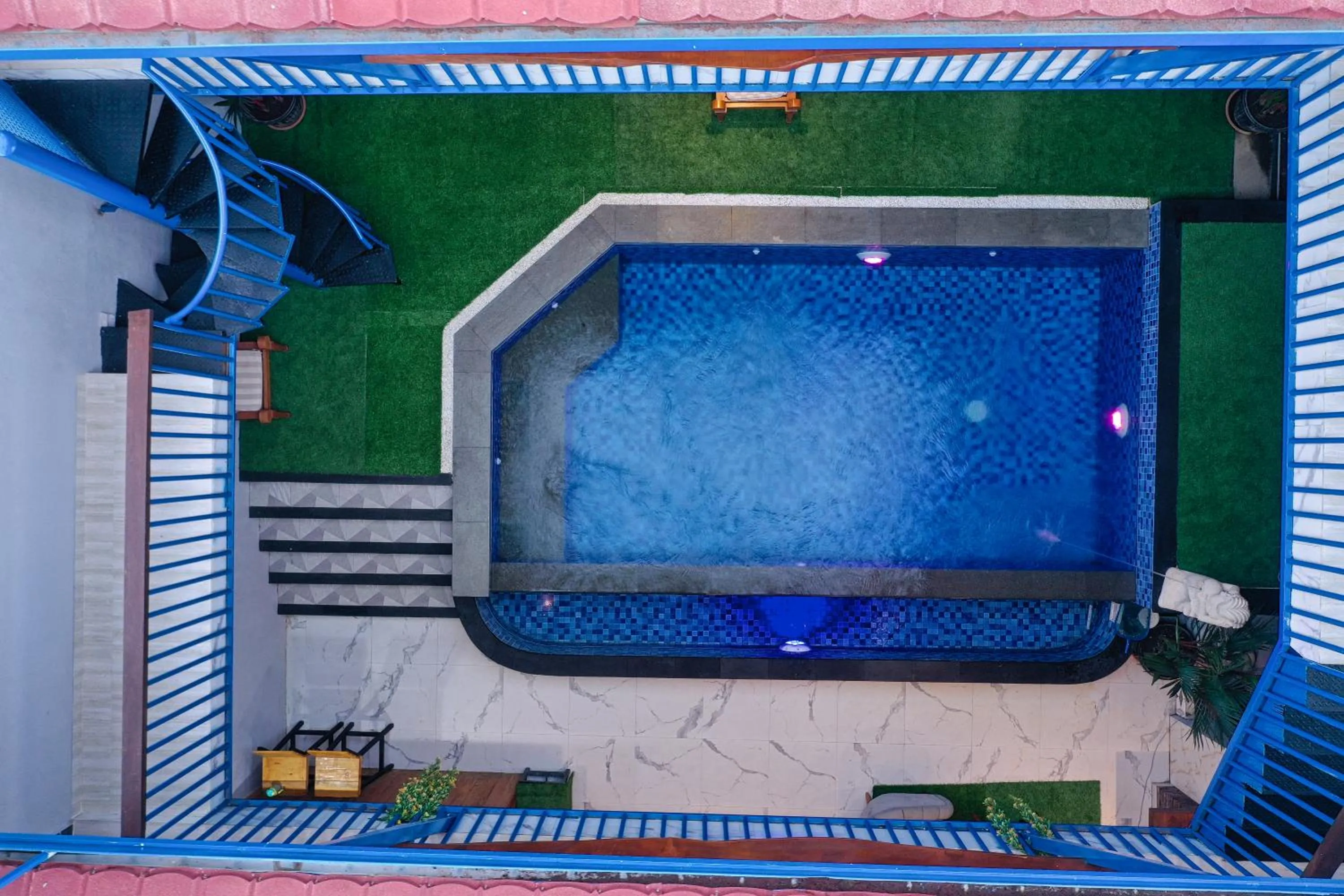 Swimming pool in Anny Guesthouse by ecommerceloka