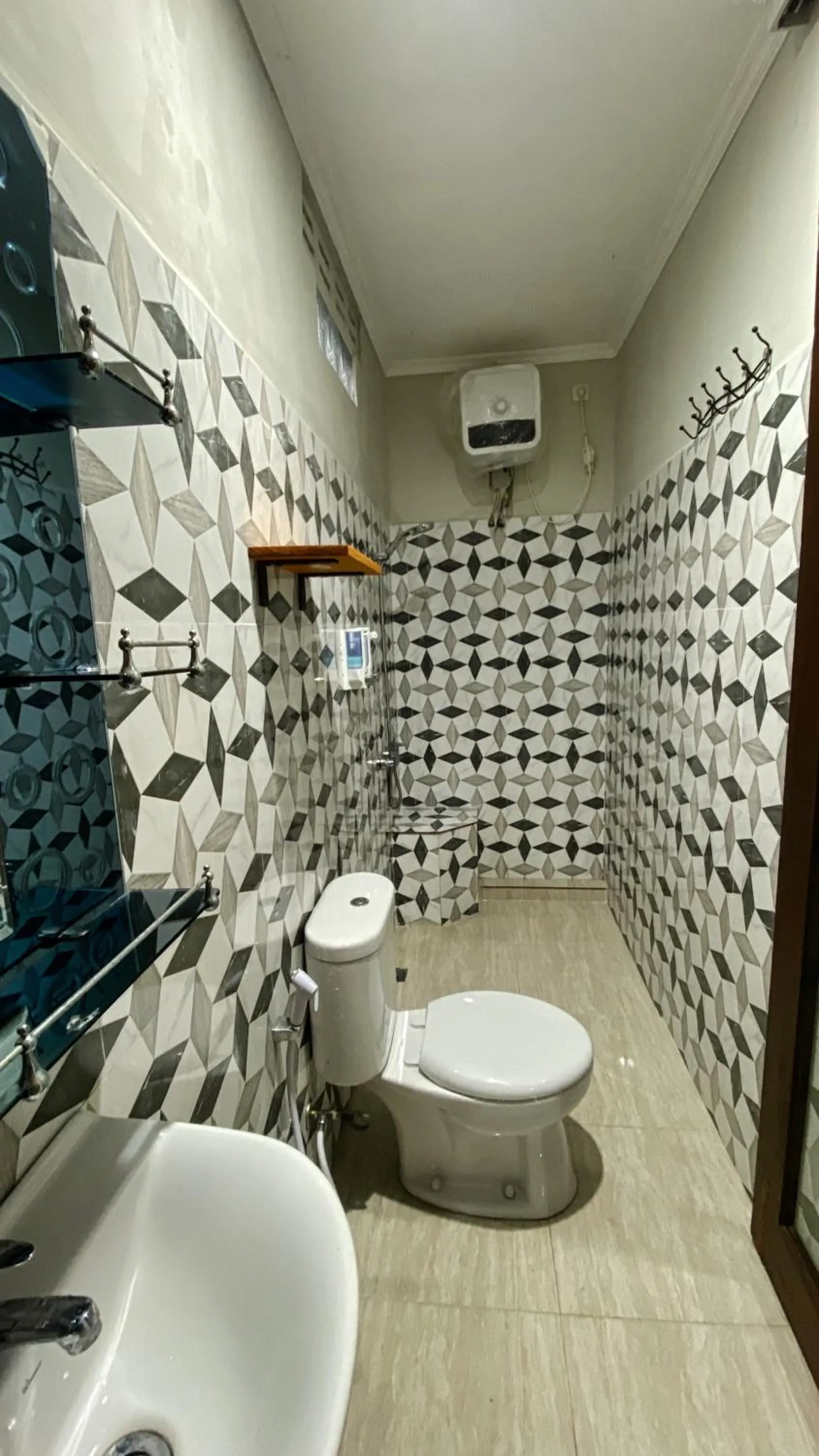 Bathroom in Anny Guesthouse by ecommerceloka