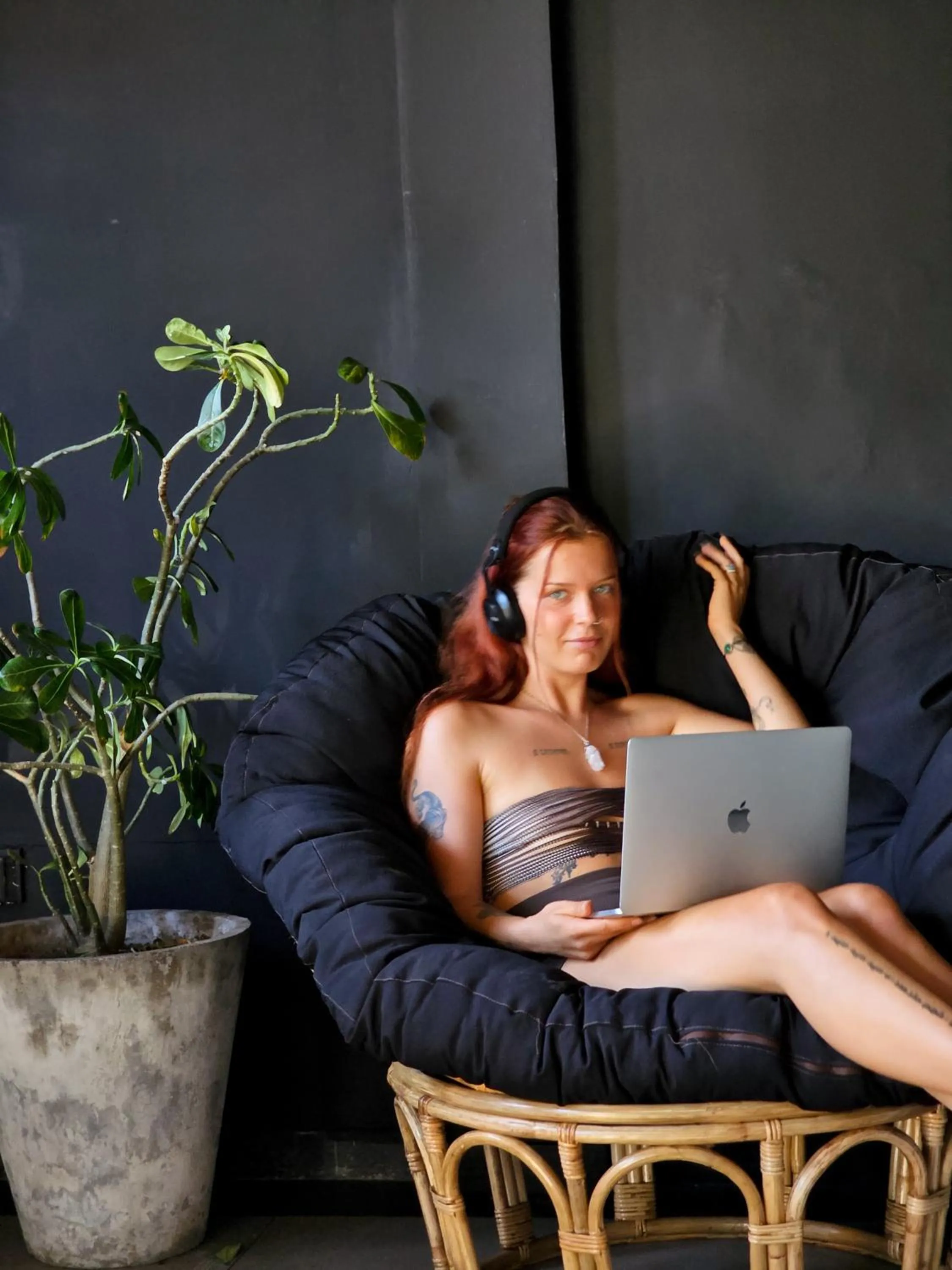 Seating area in Sugar Hostel Weligama - Coliving & Coworking