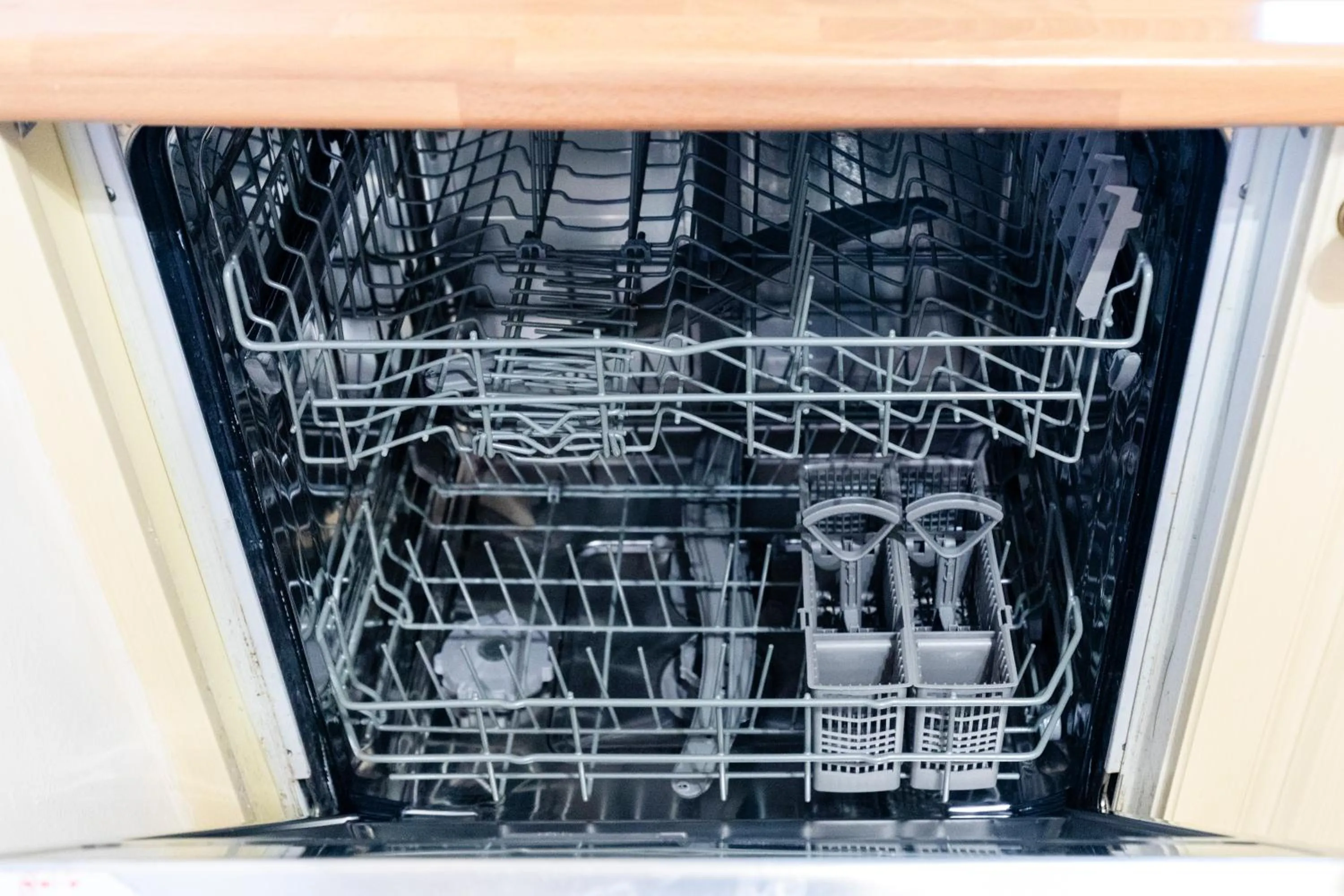 Chichester retreat house with free parking