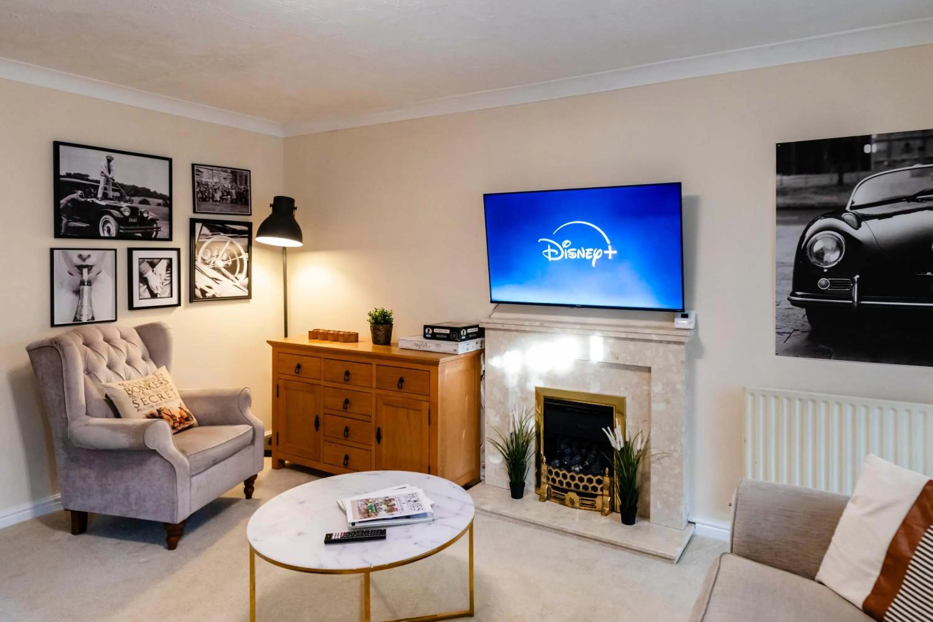 Chichester retreat house with free parking