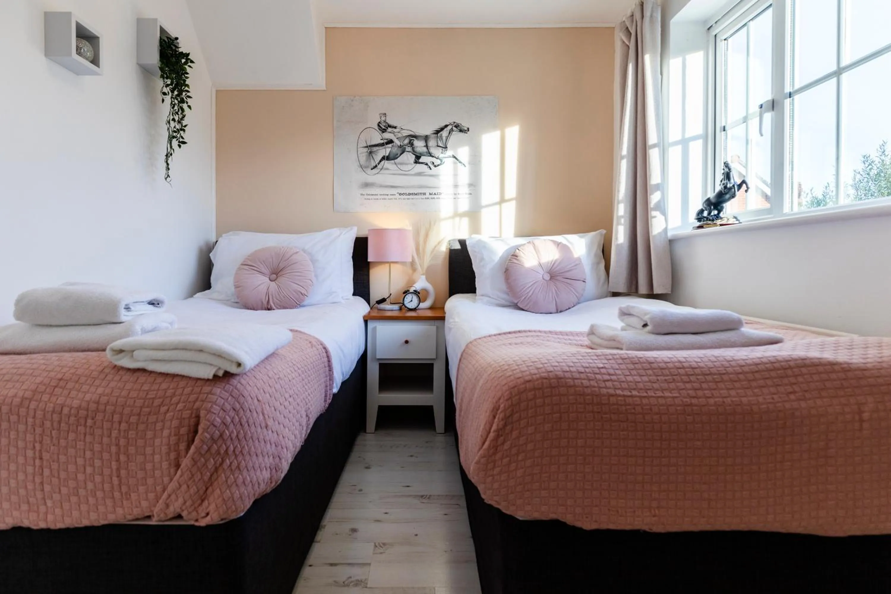 Bed in Chichester retreat house with free parking