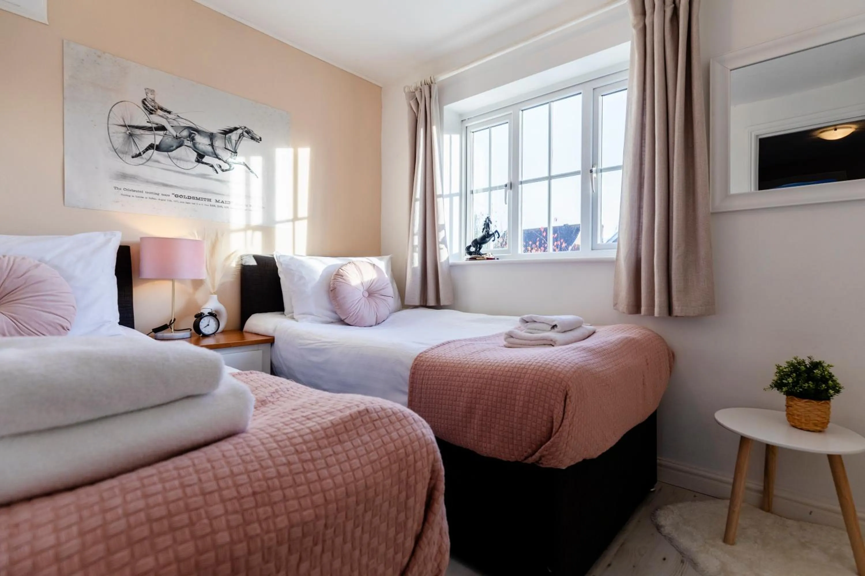 Bed in Chichester retreat house with free parking