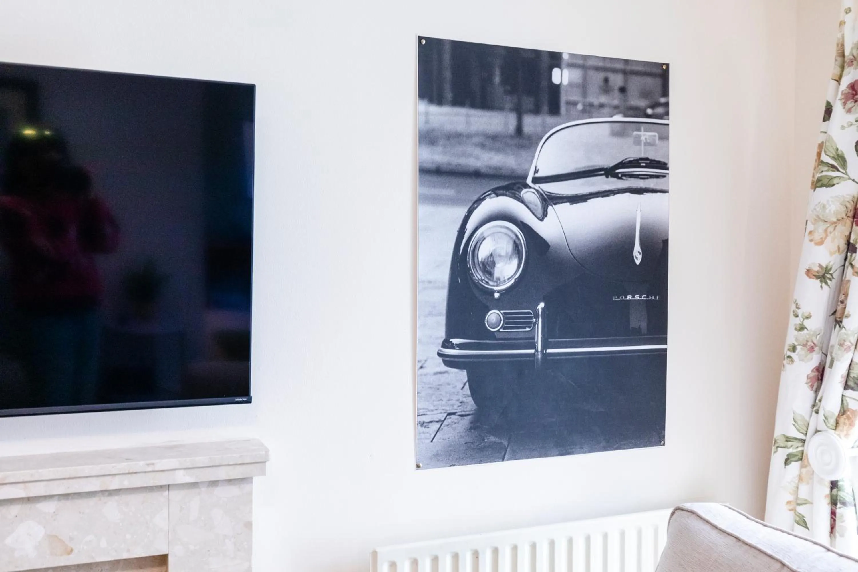 Chichester retreat house with free parking