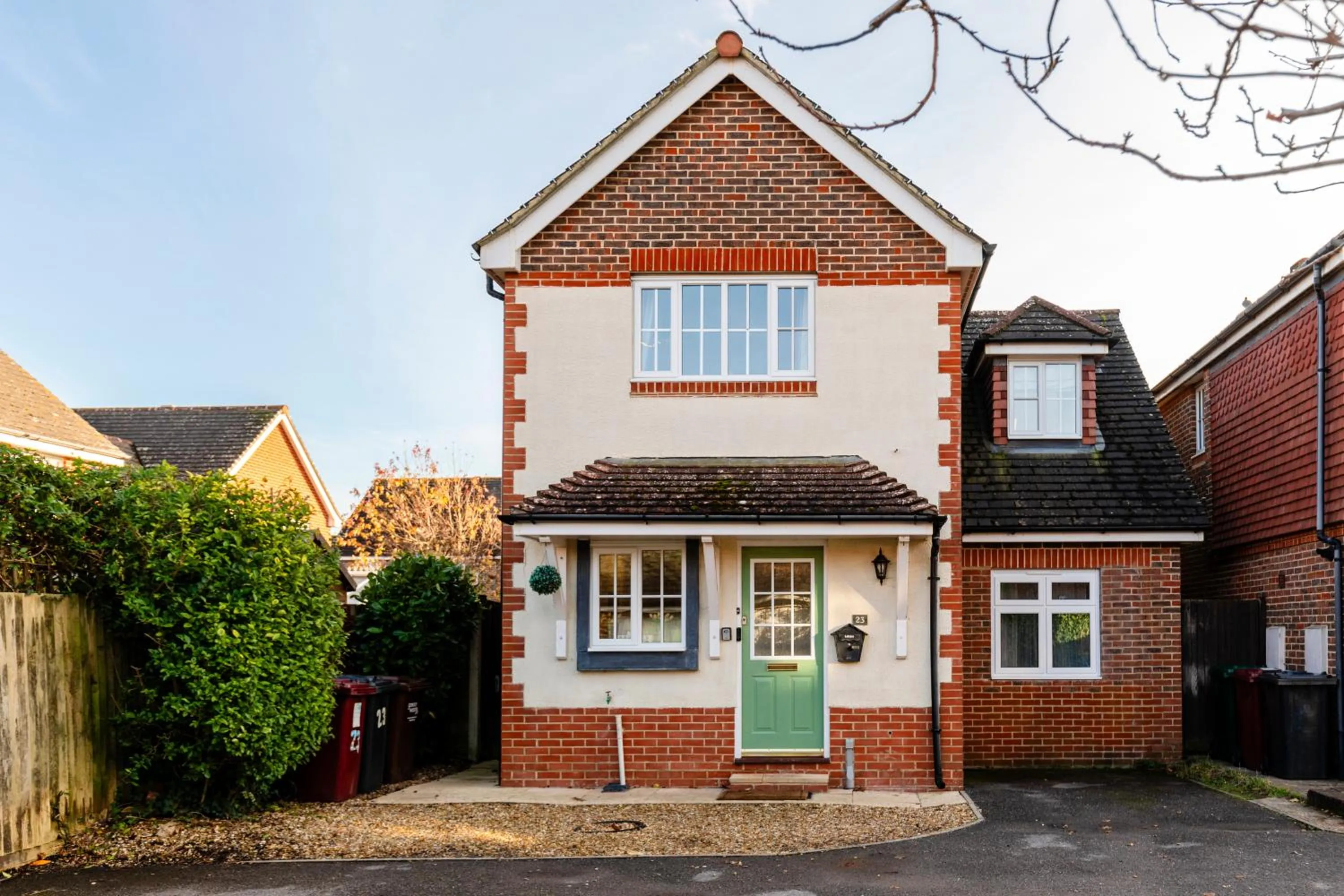 Chichester retreat house with free parking