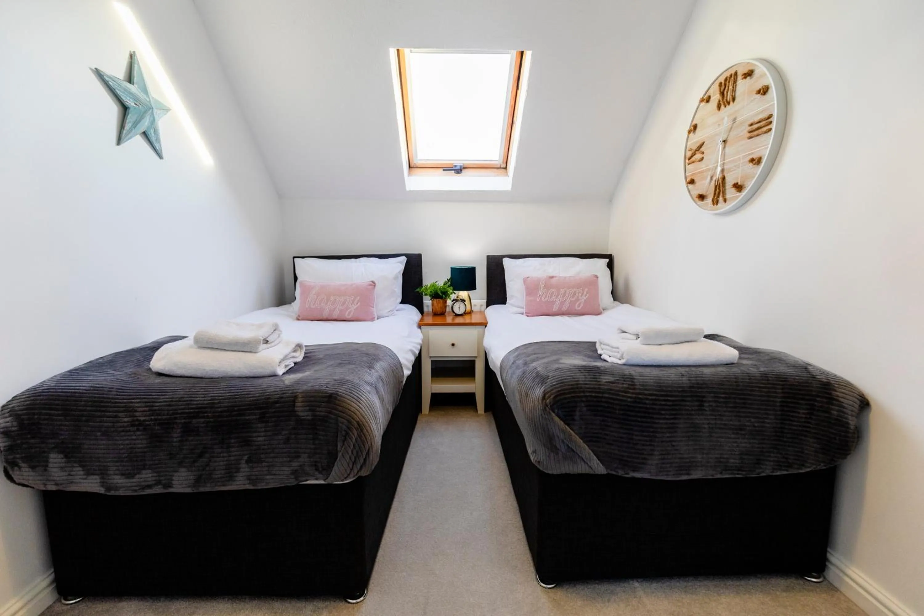 Bed in Chichester retreat house with free parking