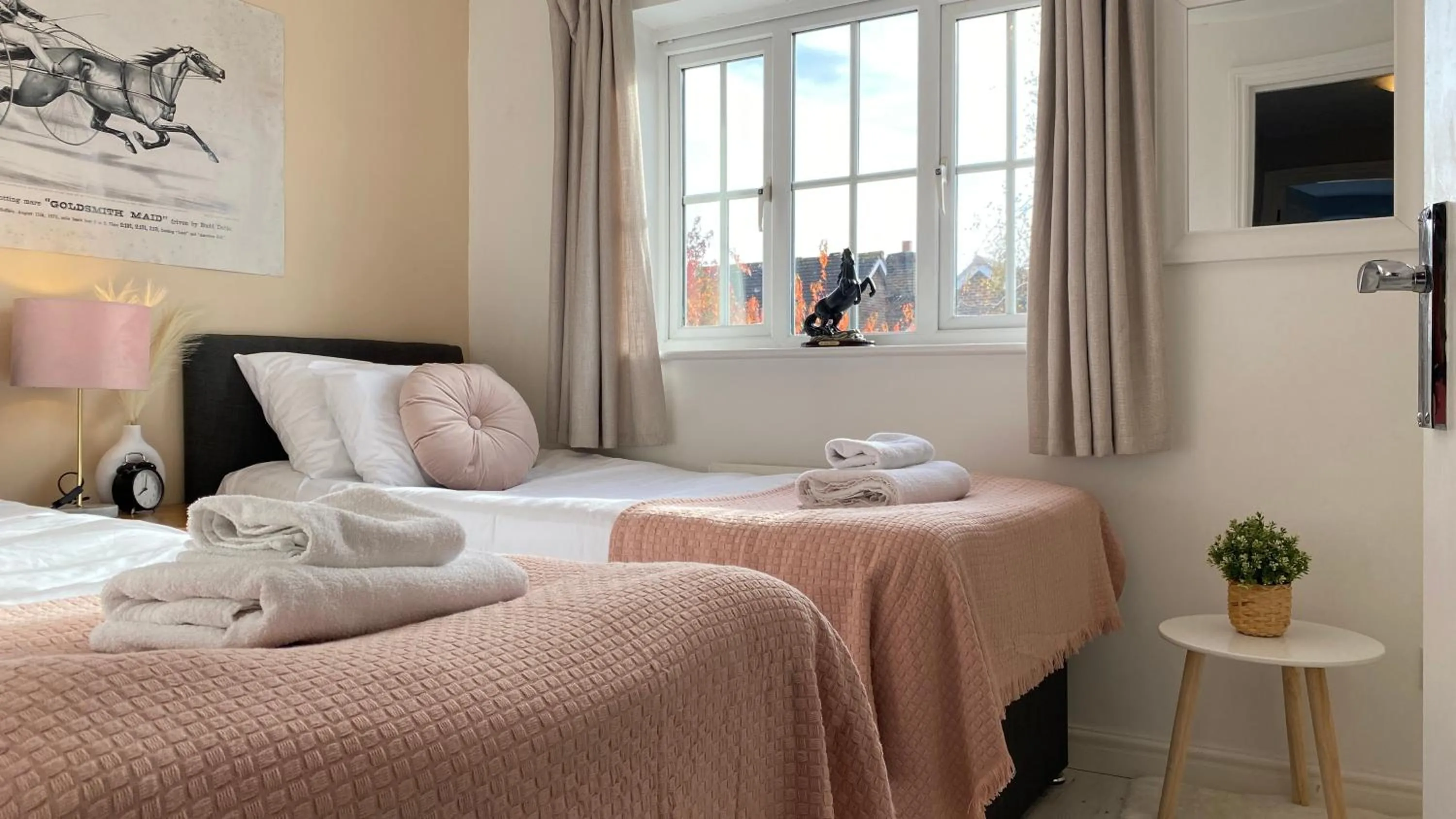 Bed in Chichester retreat house with free parking