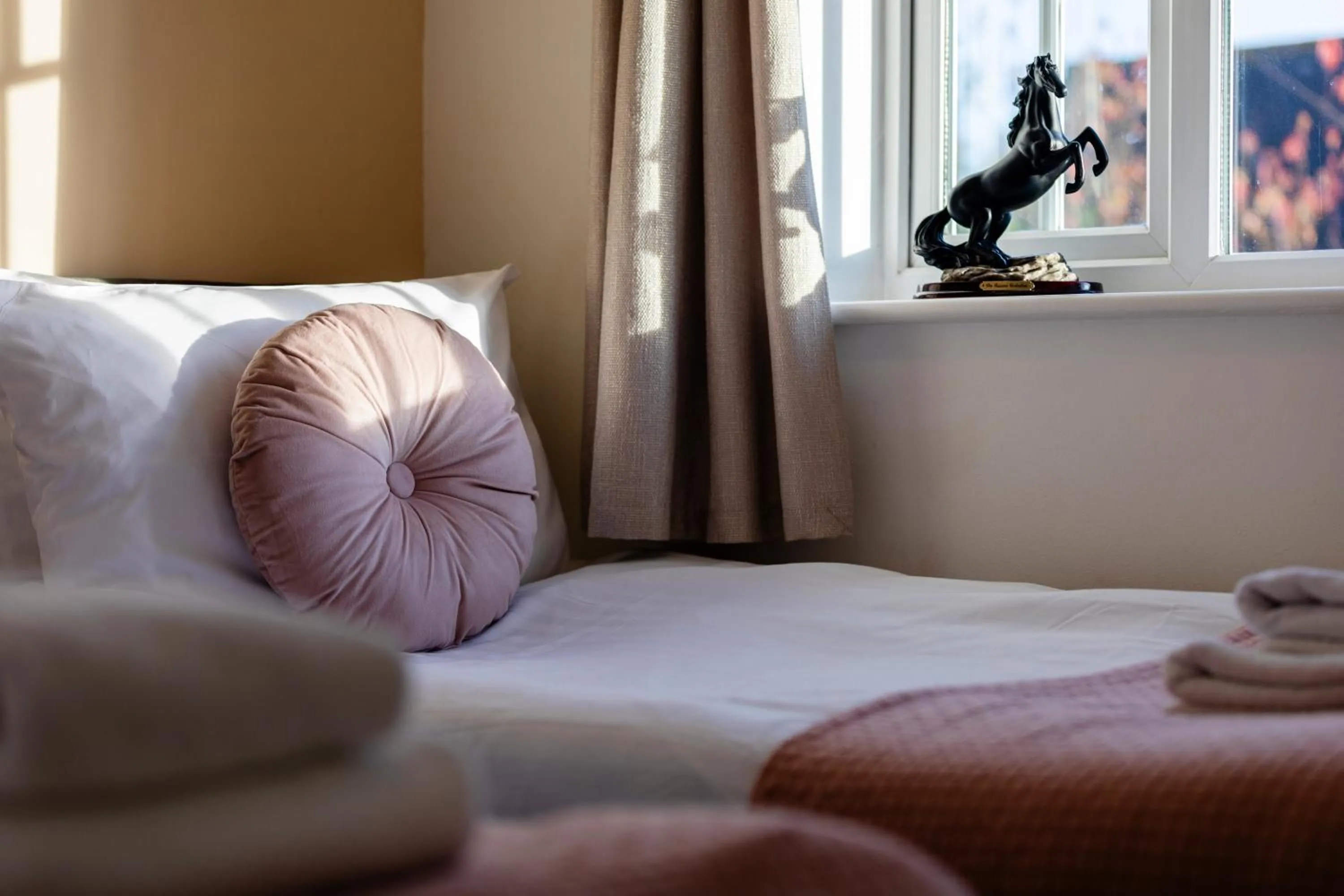 Bed in Chichester retreat house with free parking