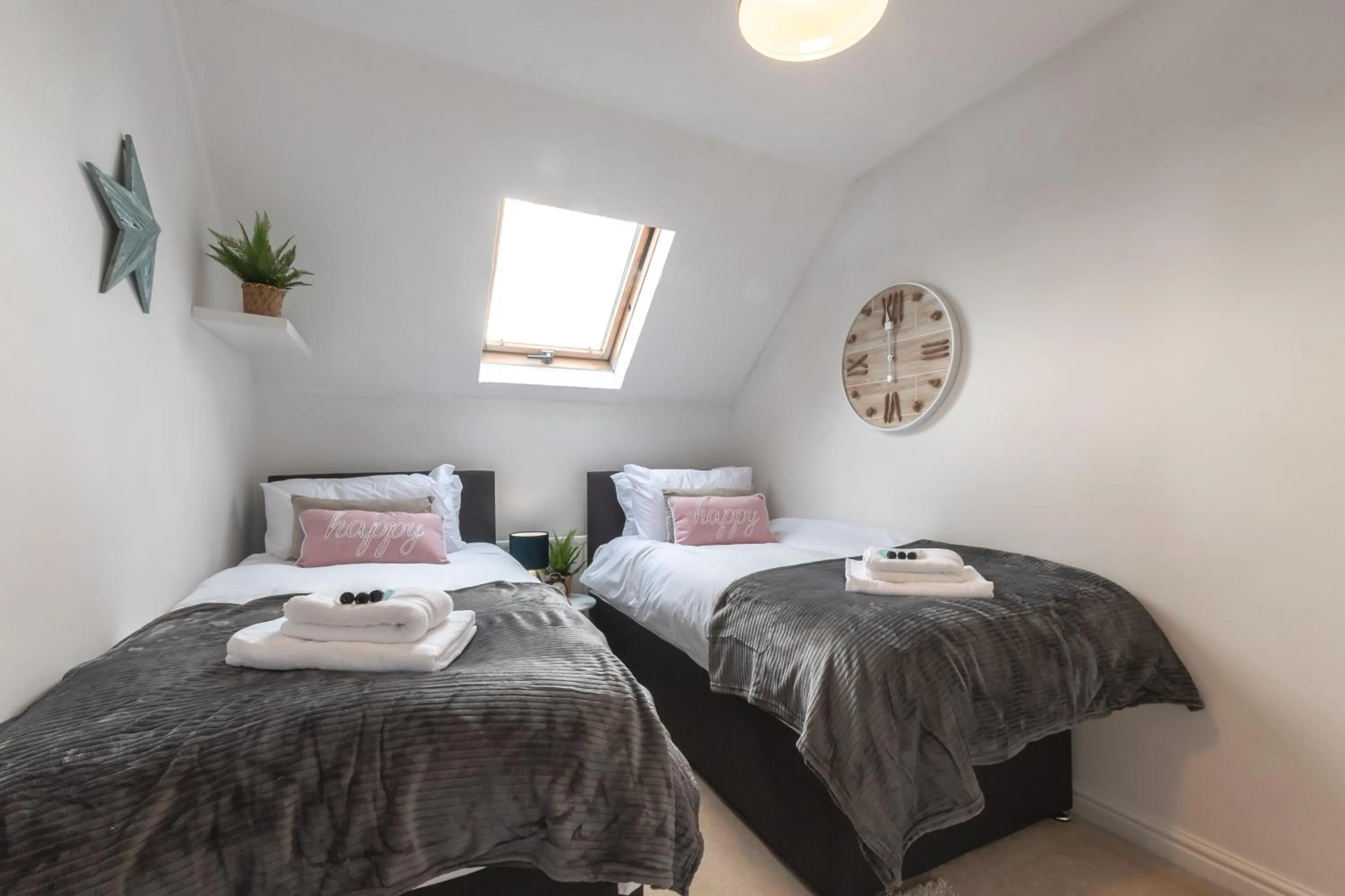 Bed in Chichester retreat house with free parking