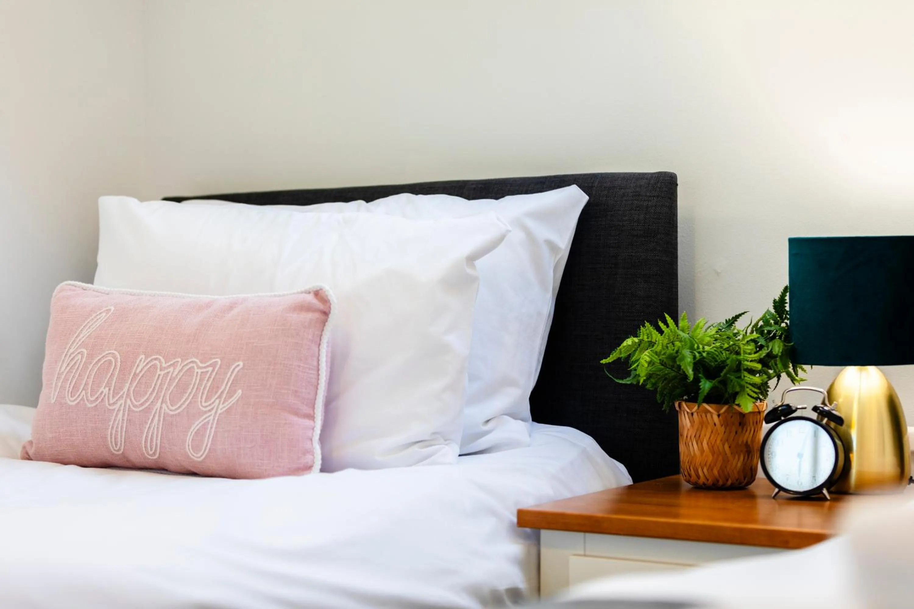 Bed in Chichester retreat house with free parking