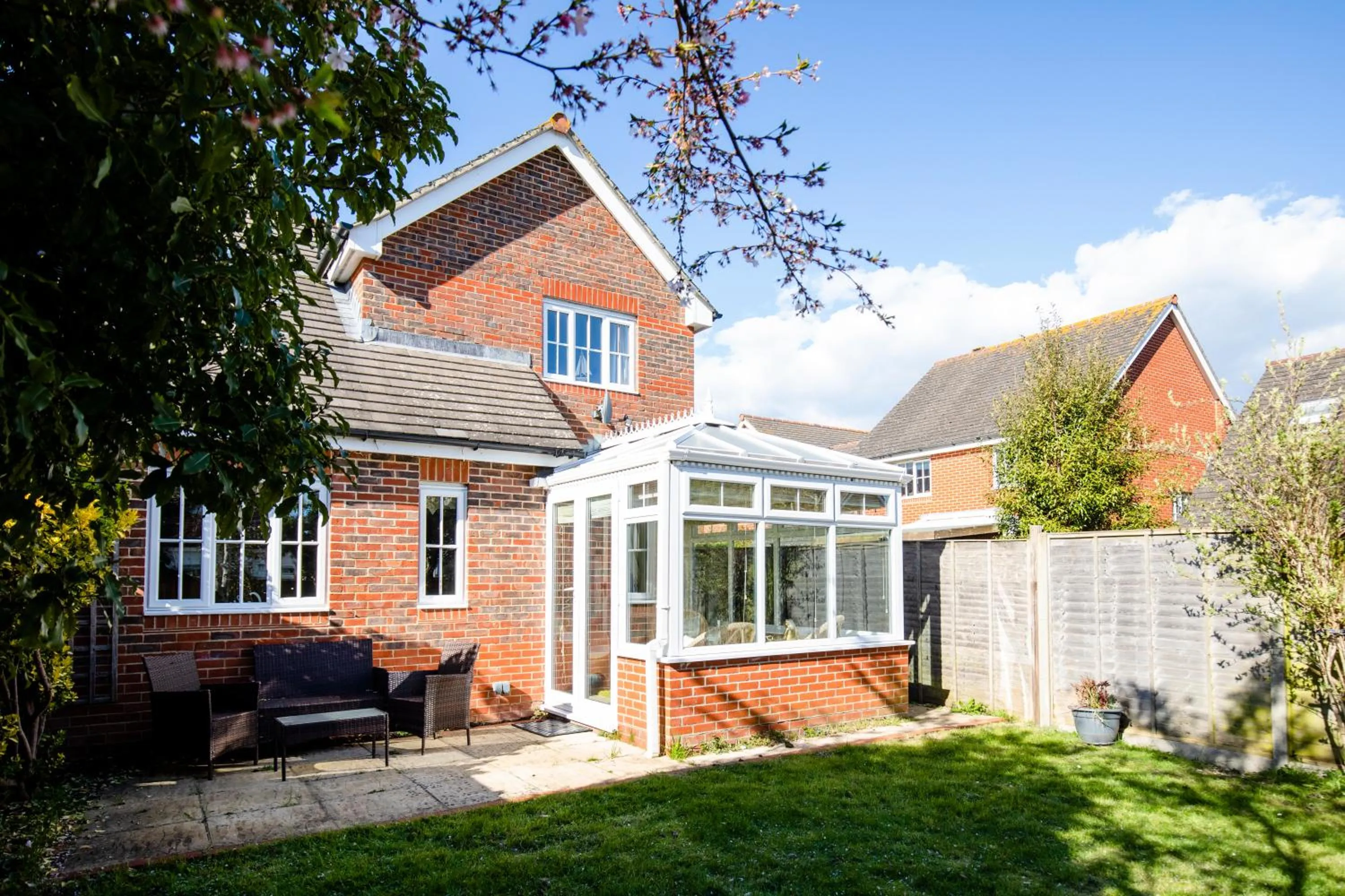 Chichester retreat house with free parking