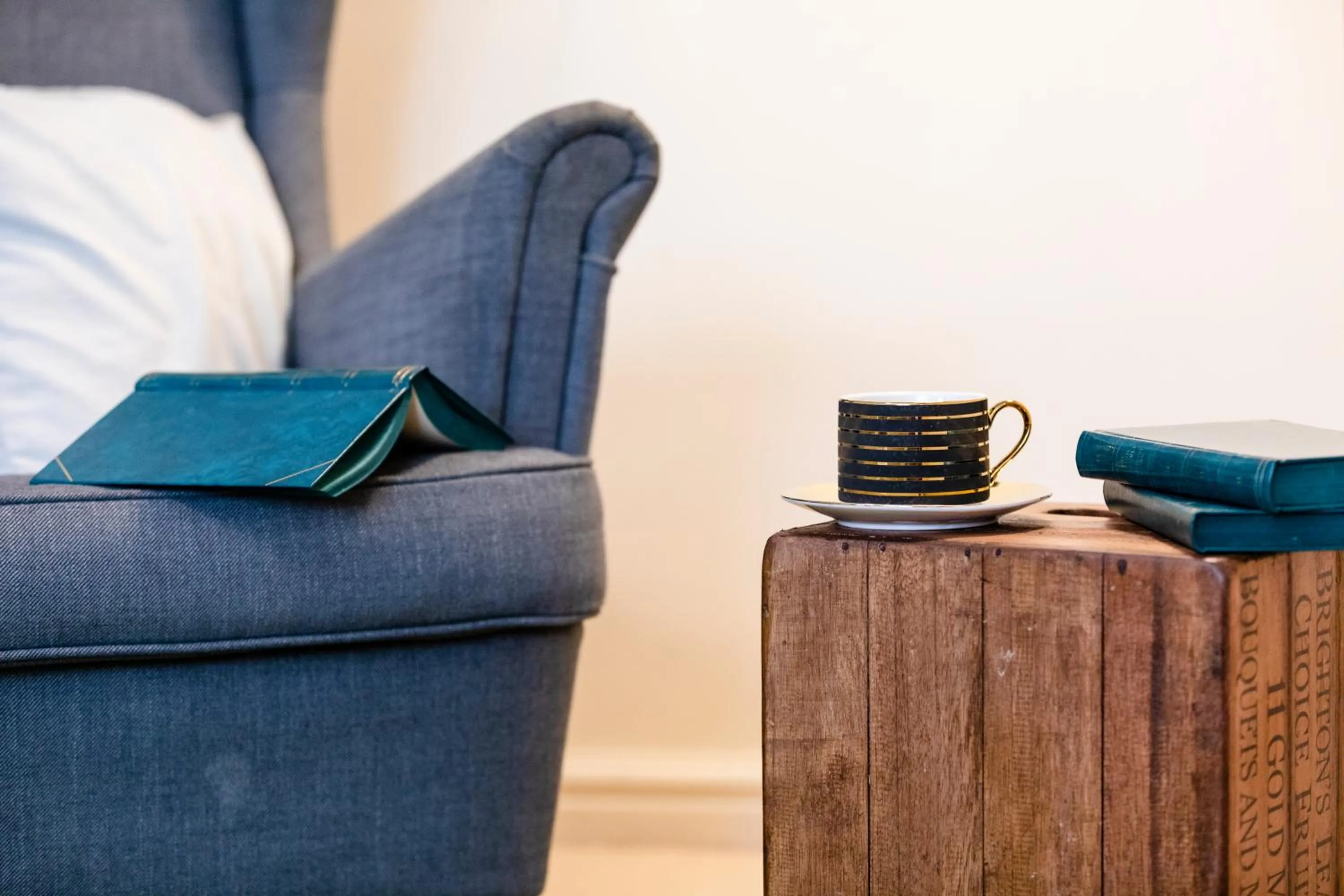 Chichester retreat house with free parking