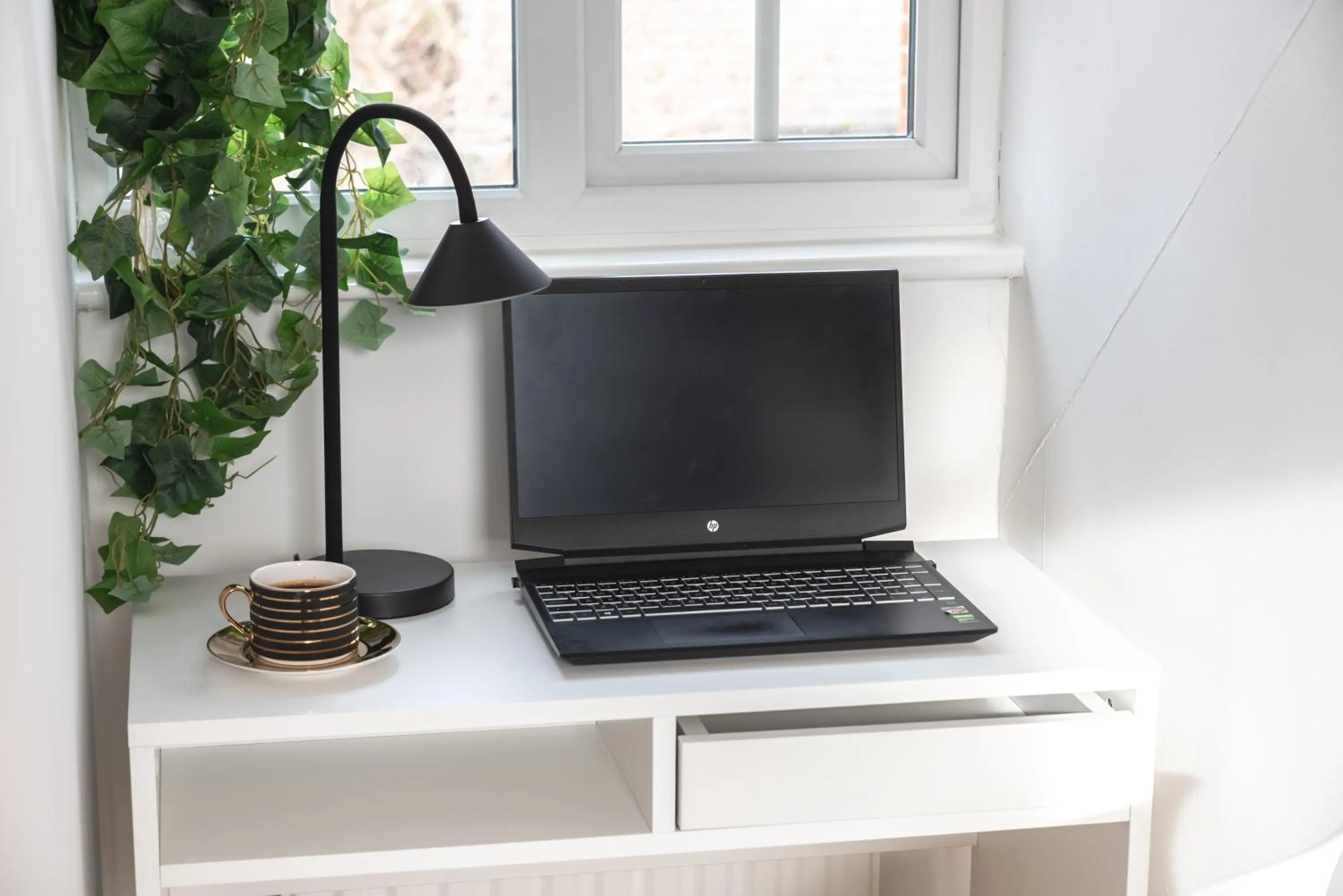 TV and multimedia in Chichester retreat house with free parking