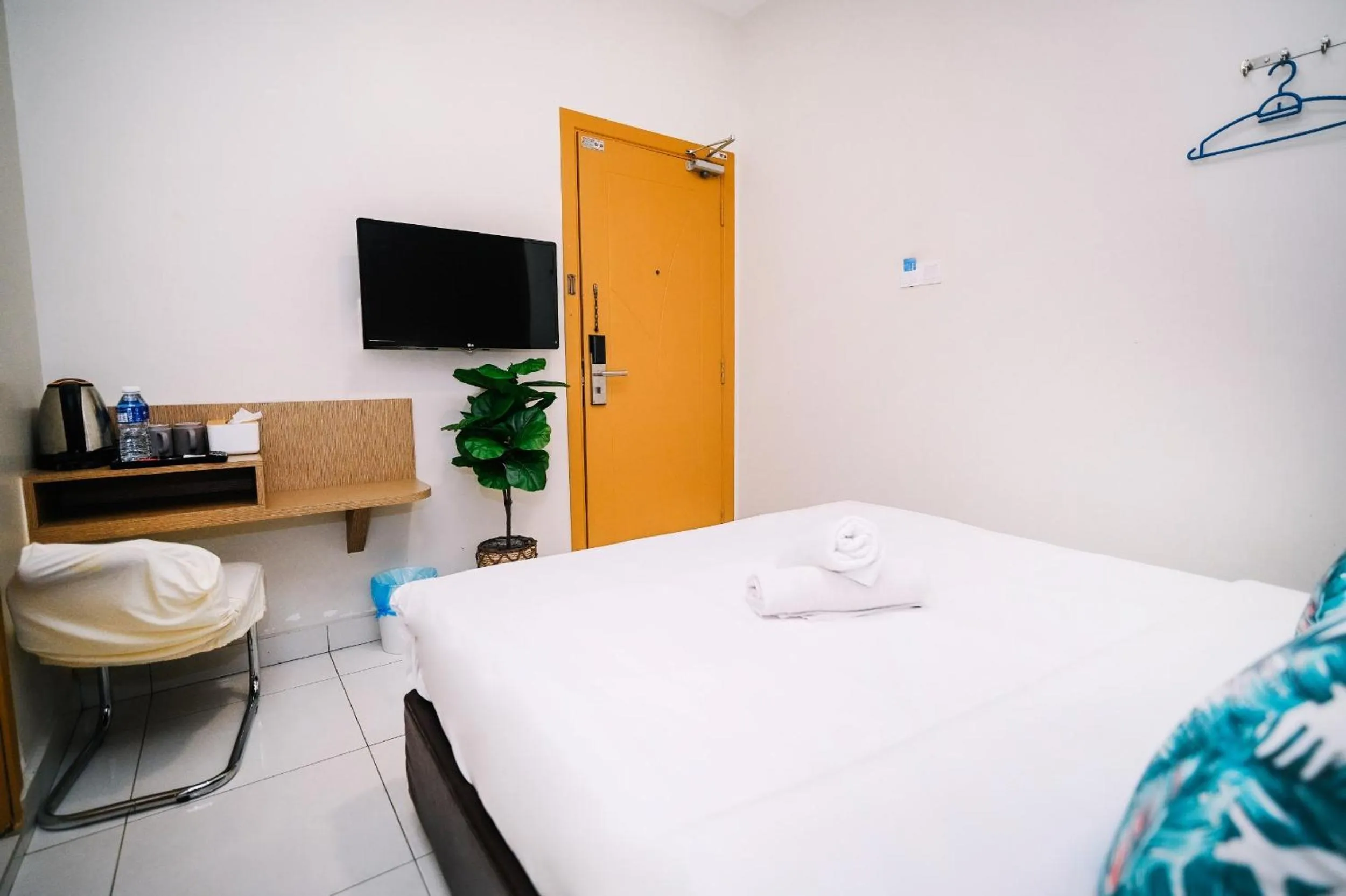 Bed in Swing & Pillows - PJ21 Petaling Jaya