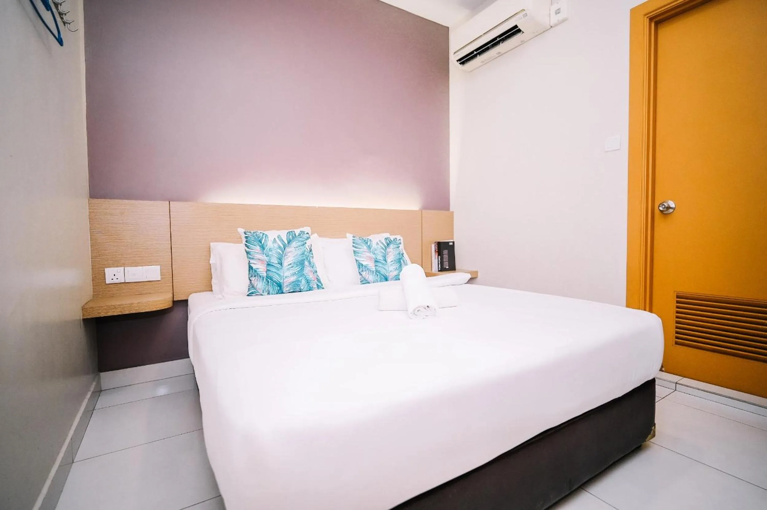 Bed in Swing & Pillows - PJ21 Petaling Jaya