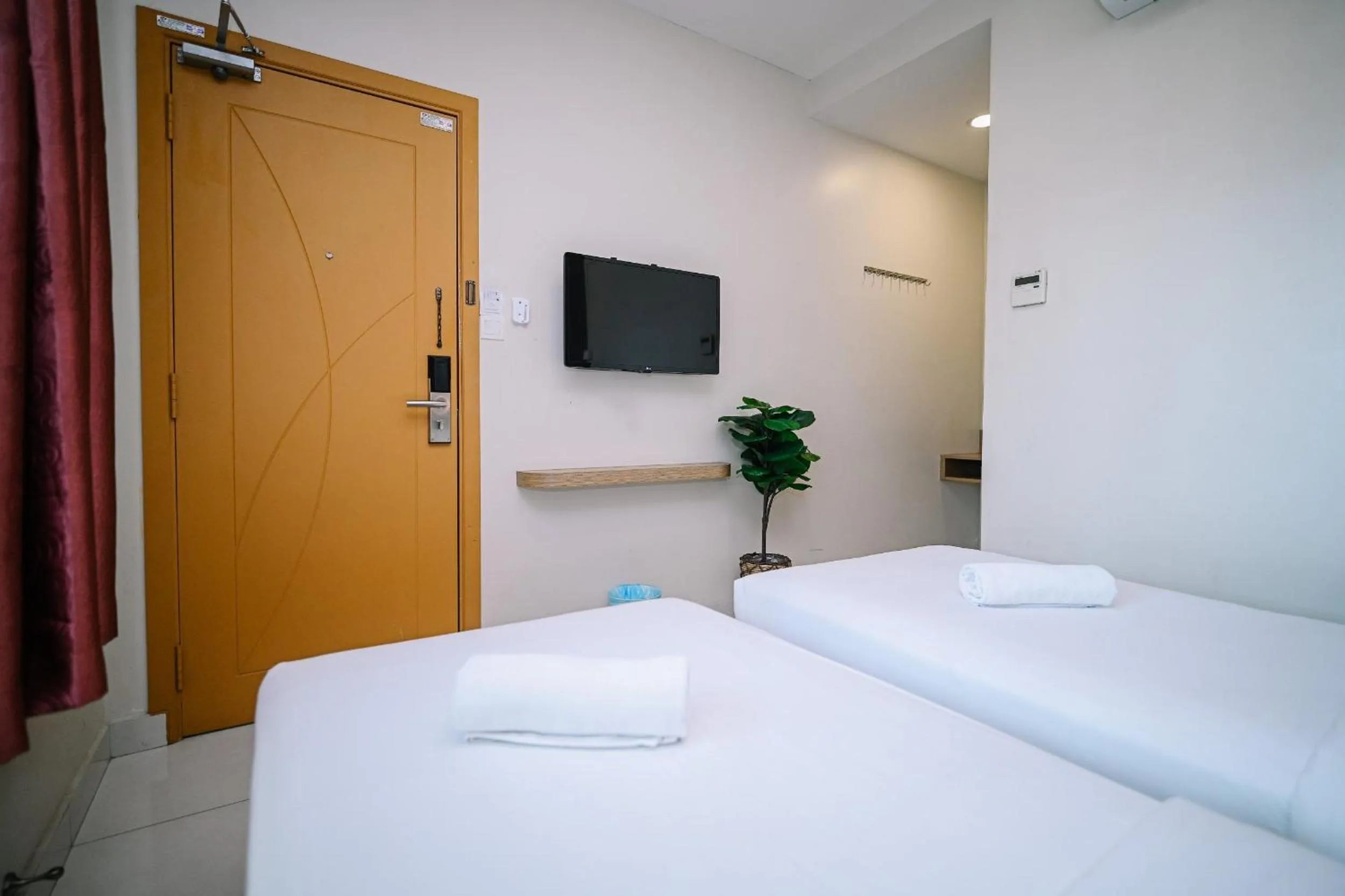 Bed in Swing & Pillows - PJ21 Petaling Jaya