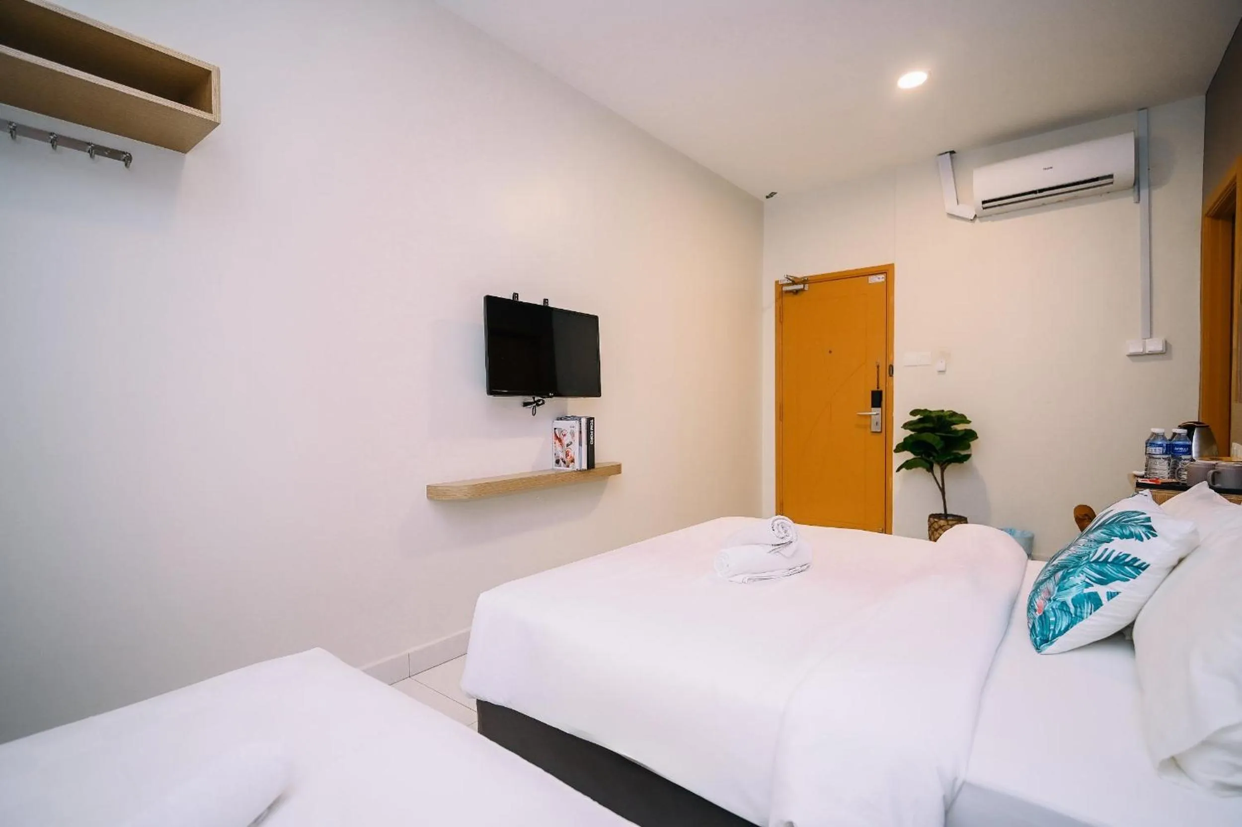 Bed in Swing & Pillows - PJ21 Petaling Jaya