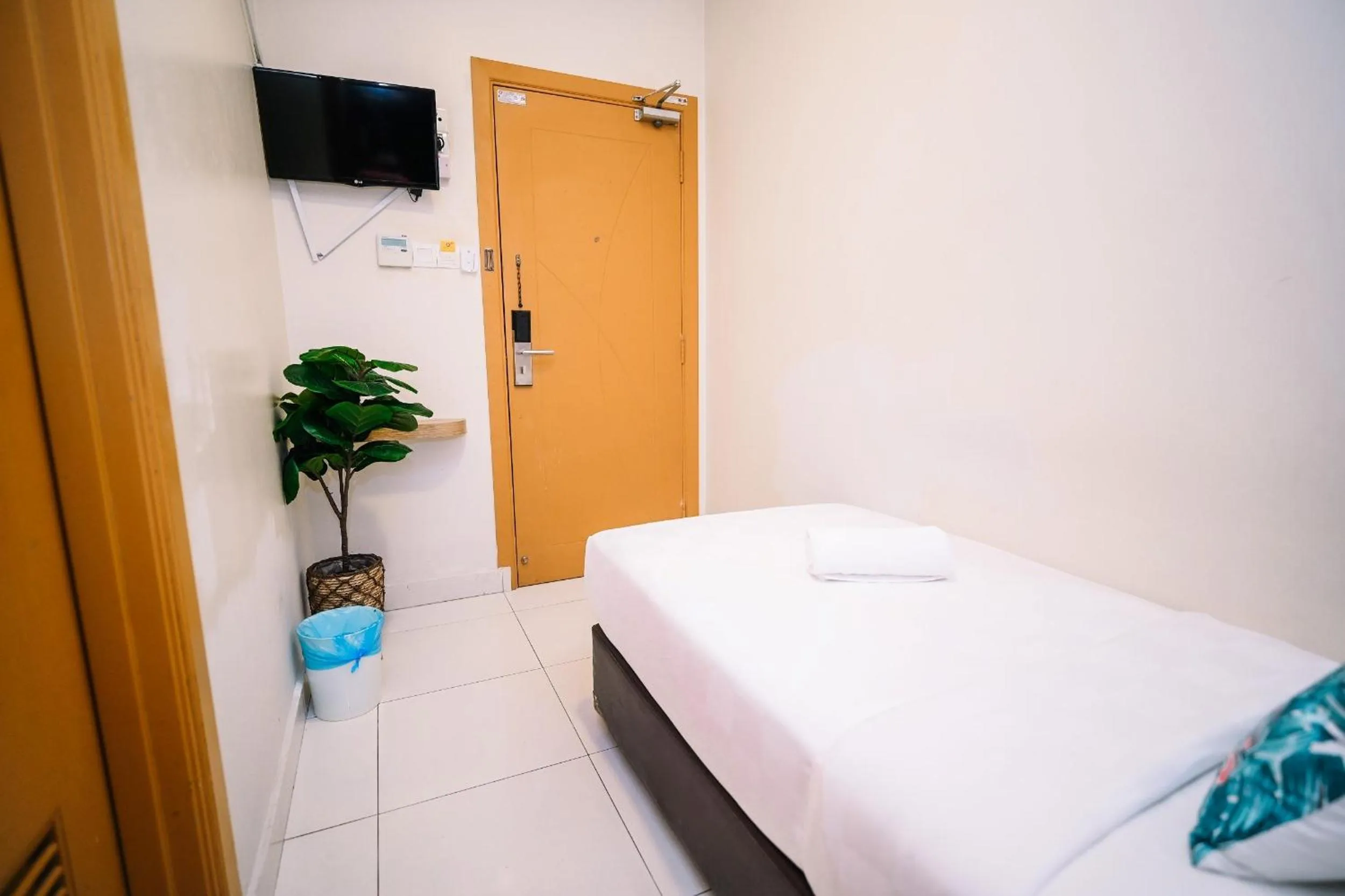 Bed in Swing & Pillows - PJ21 Petaling Jaya