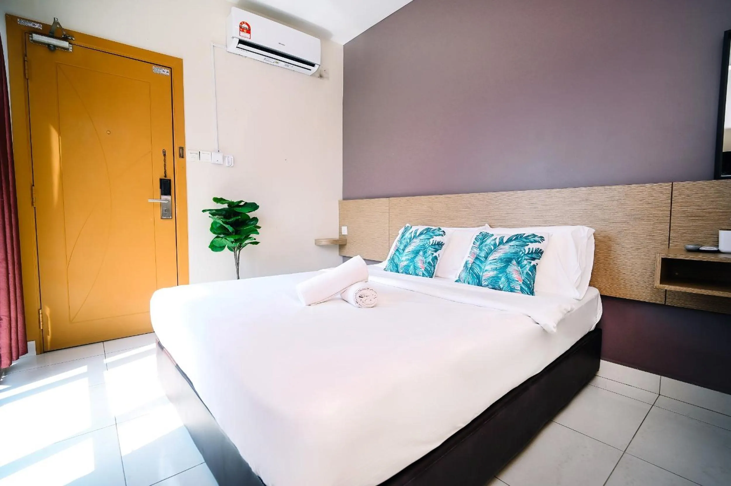 Bed in Swing & Pillows - PJ21 Petaling Jaya