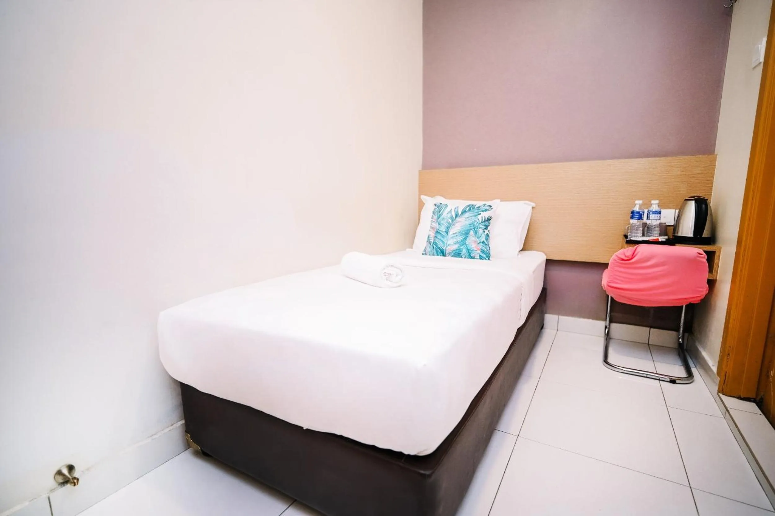 Bed in Swing & Pillows - PJ21 Petaling Jaya