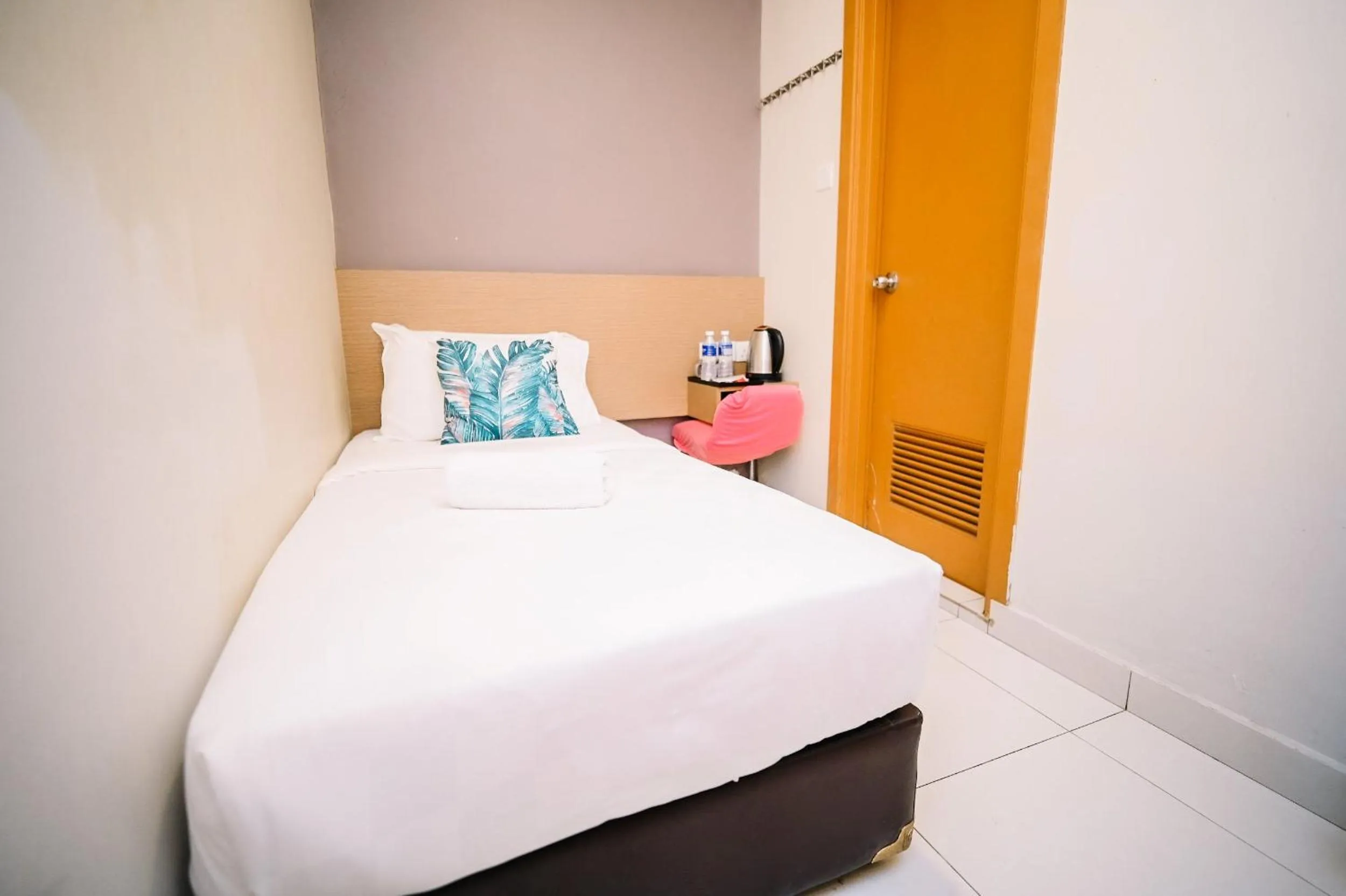 Photo of the whole room, Bed in Swing & Pillows - PJ21 Petaling Jaya