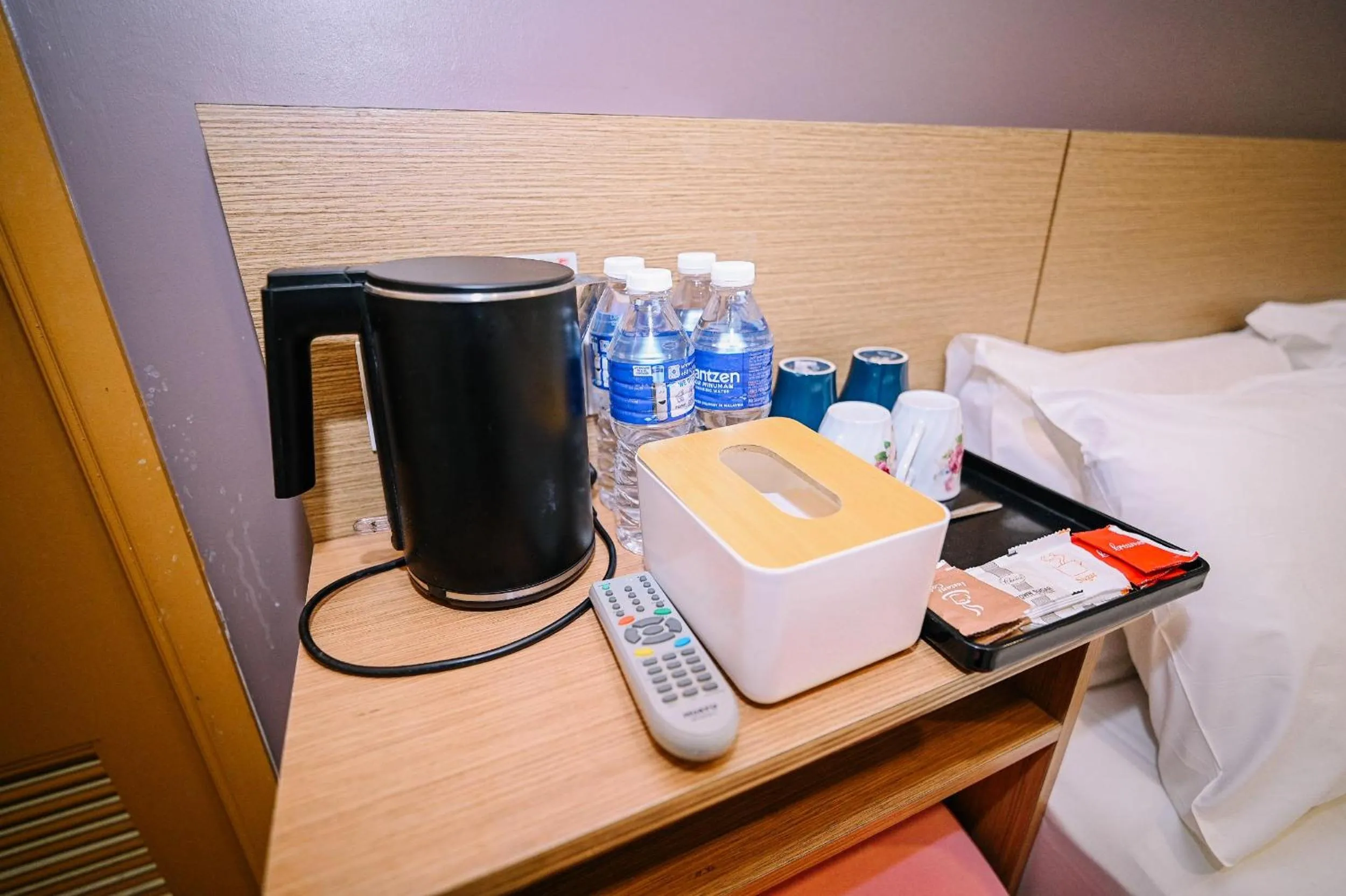 Bed in Swing & Pillows - PJ21 Petaling Jaya