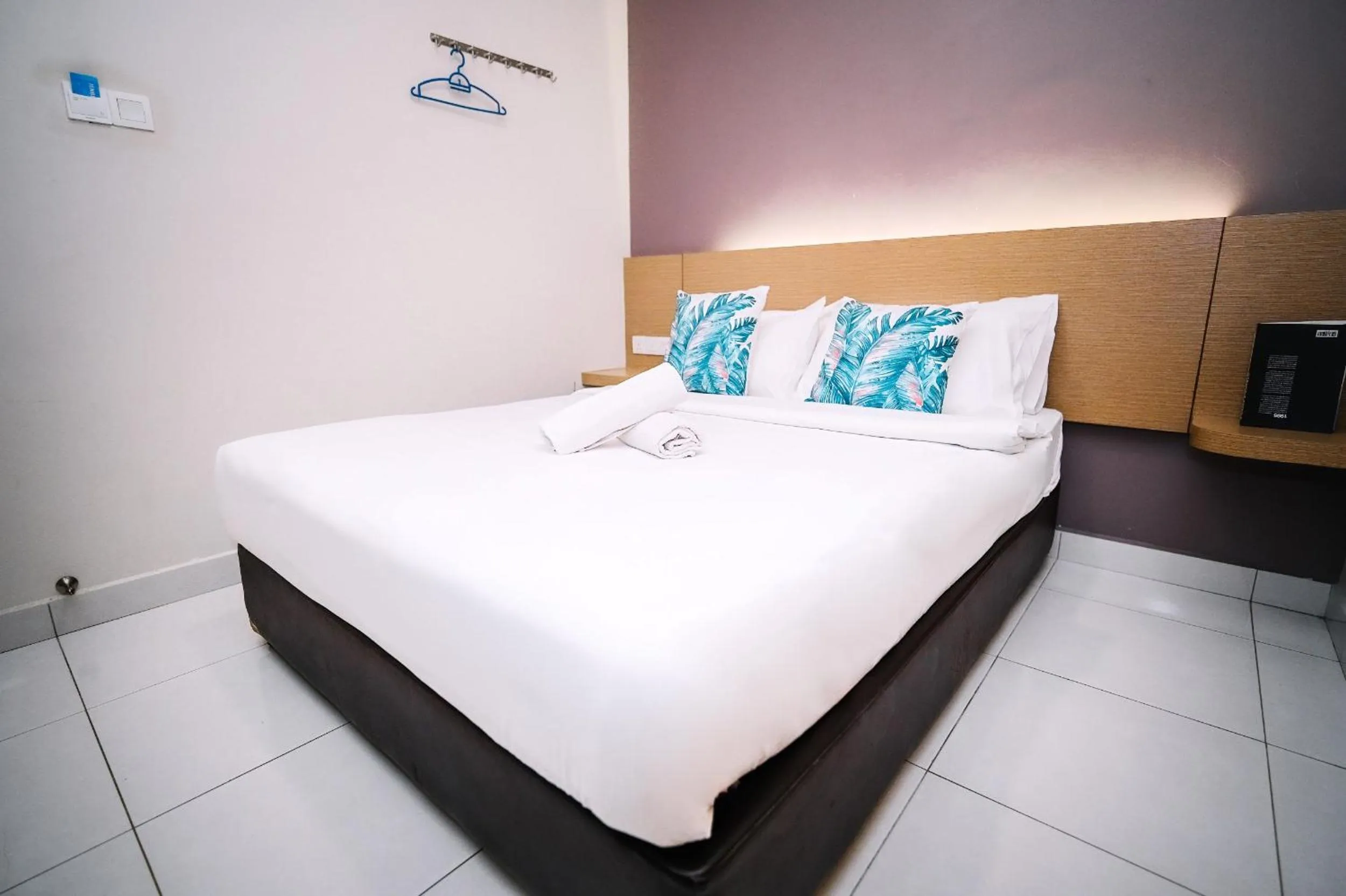 Bed in Swing & Pillows - PJ21 Petaling Jaya