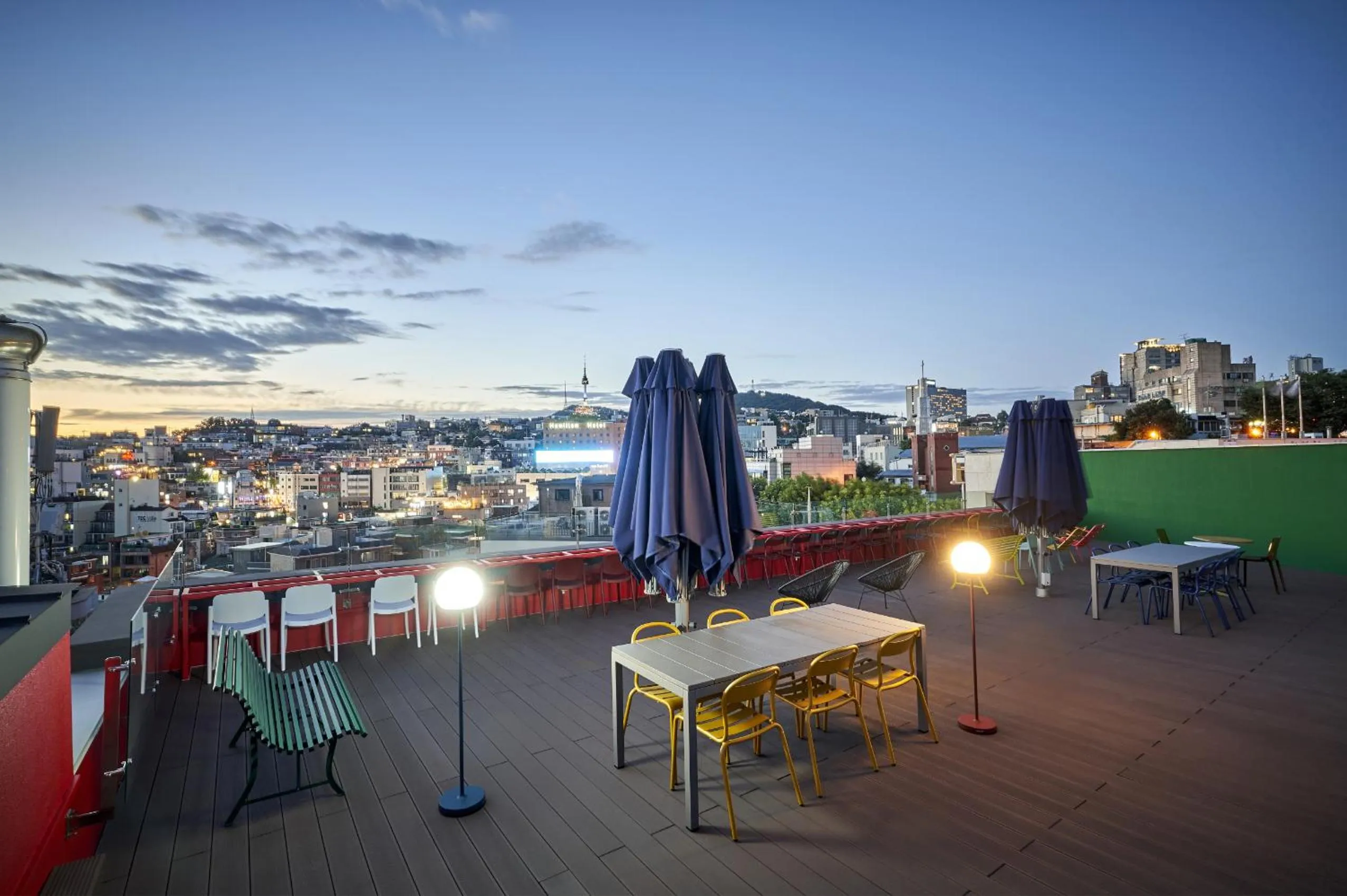 Balcony/Terrace in H HOSTEL Itaewon