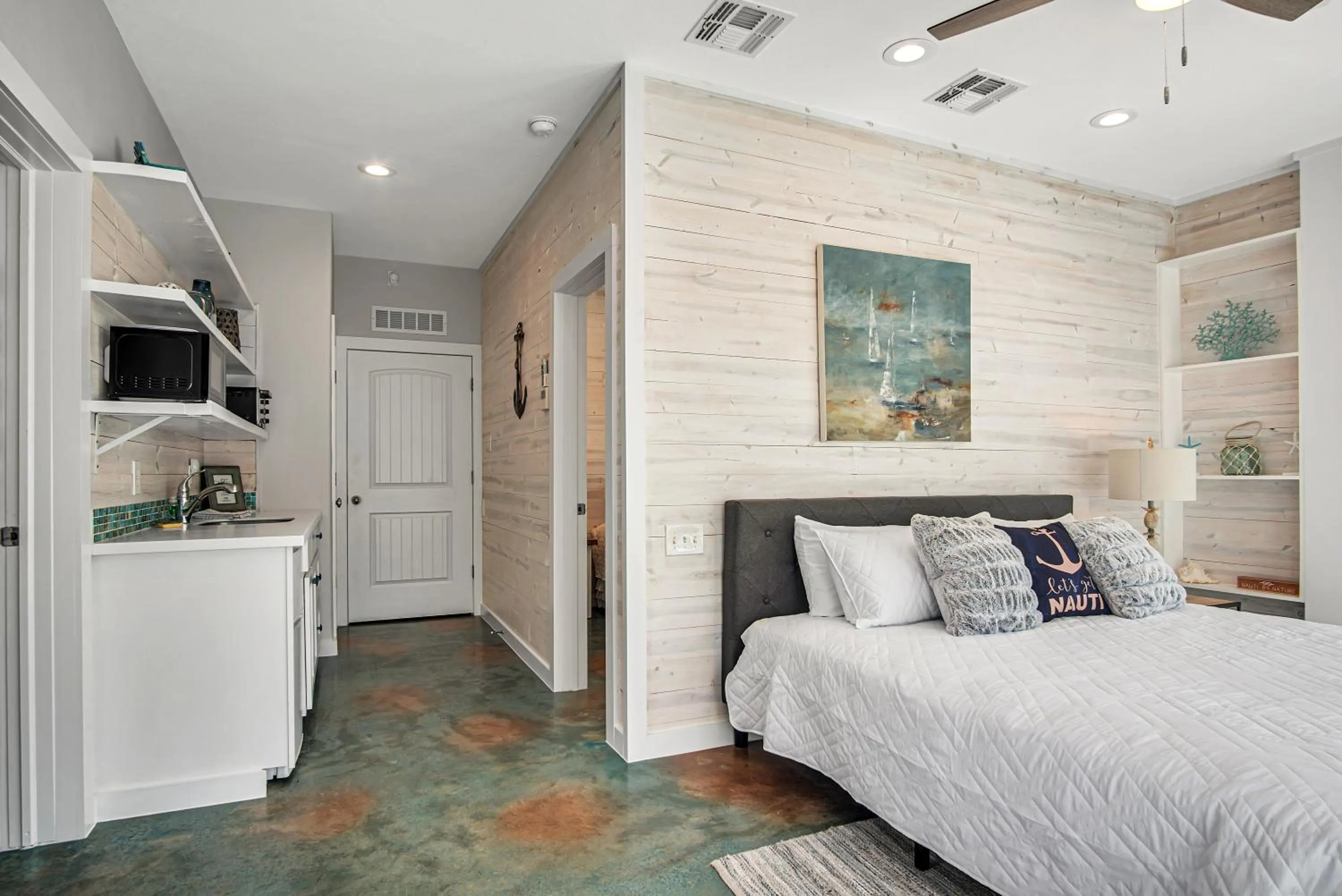 Property building, Bed in Nauti Beach